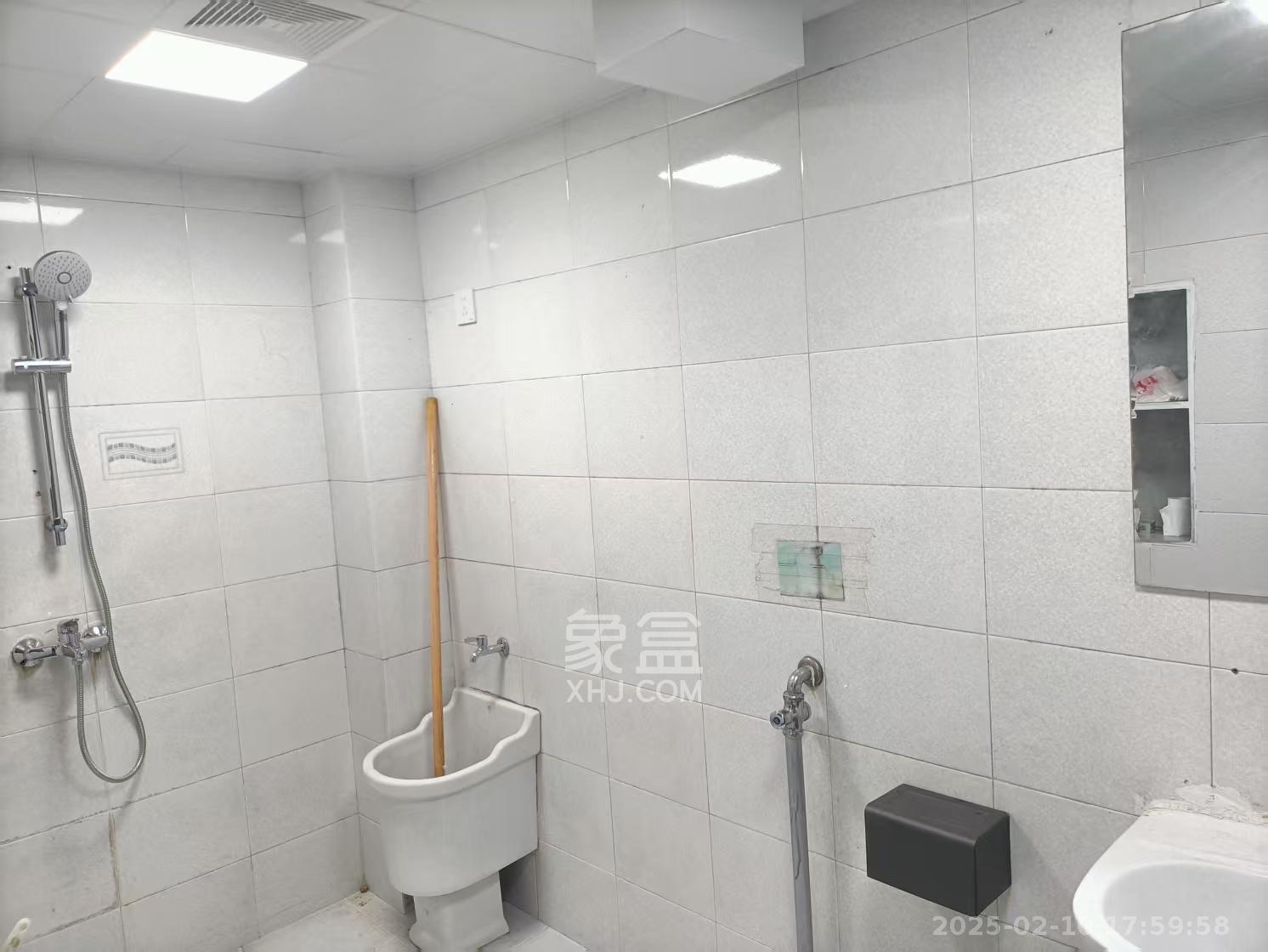 东方新城  3室2厅1卫   2600.00元/月室内图
