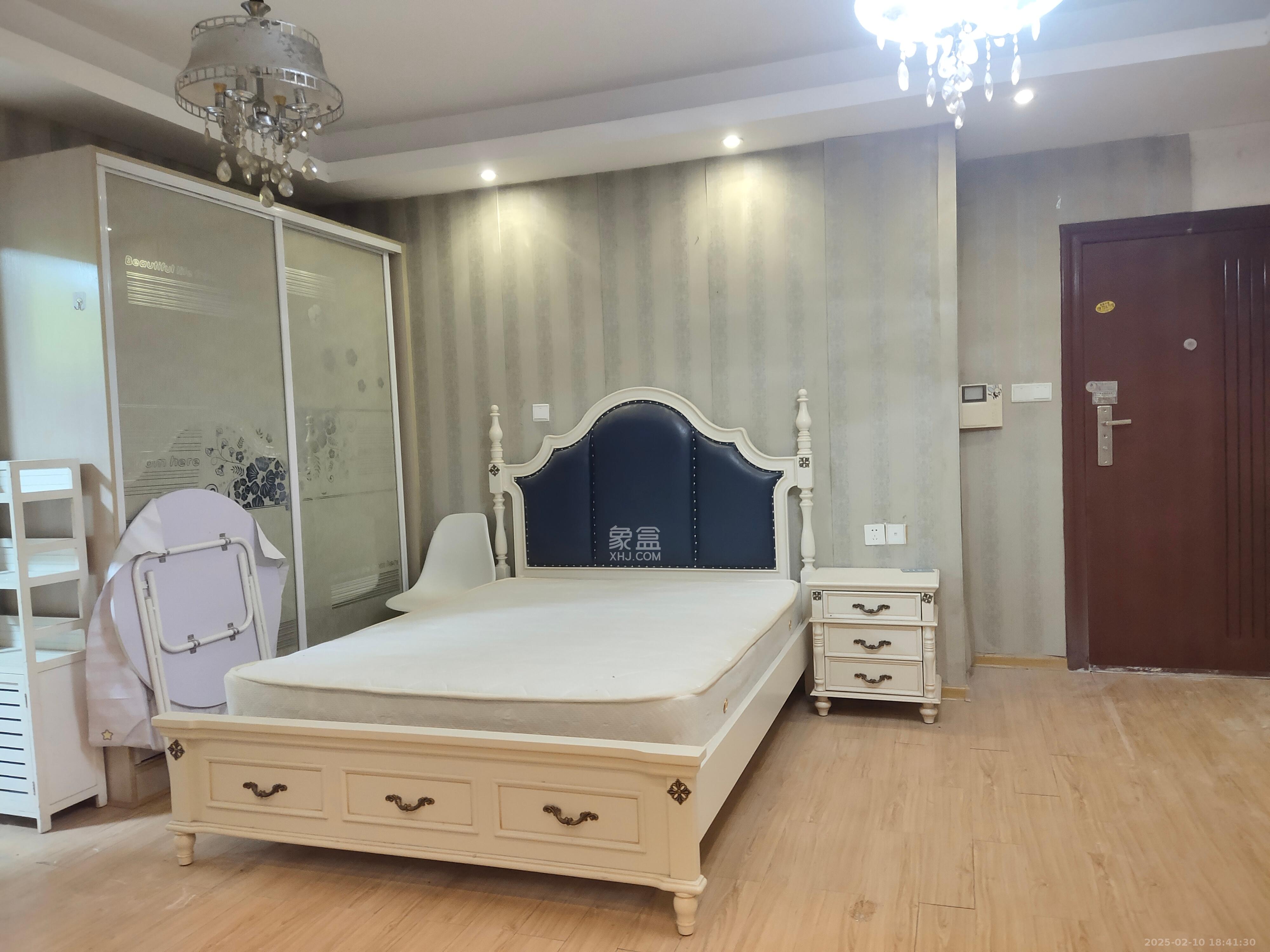 美利新世界  1室1厅1卫   1300.00元/月室内图1