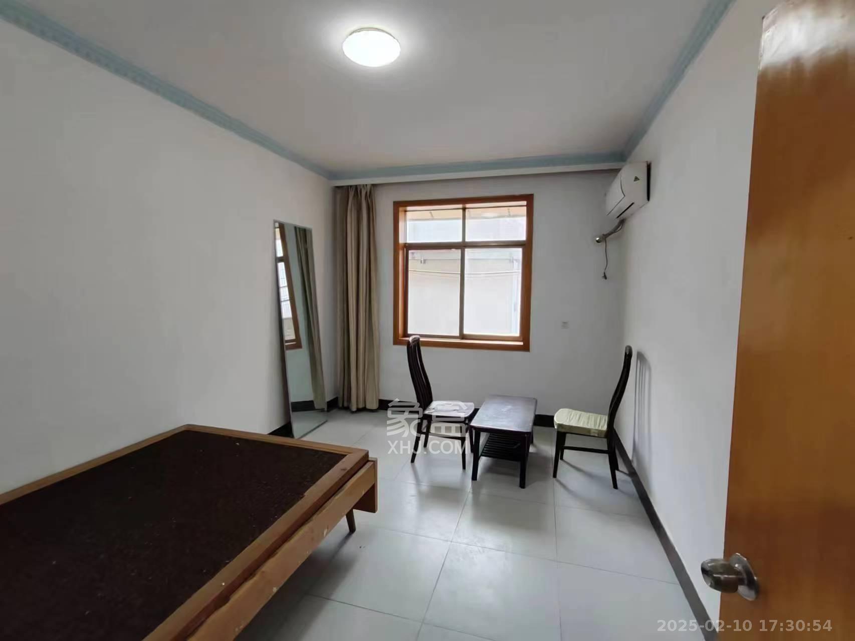 红色剧院宿舍 1室0厅0卫 2650.0元/月 红色剧院宿舍 1室0厅0卫 2650.0元/月室内图