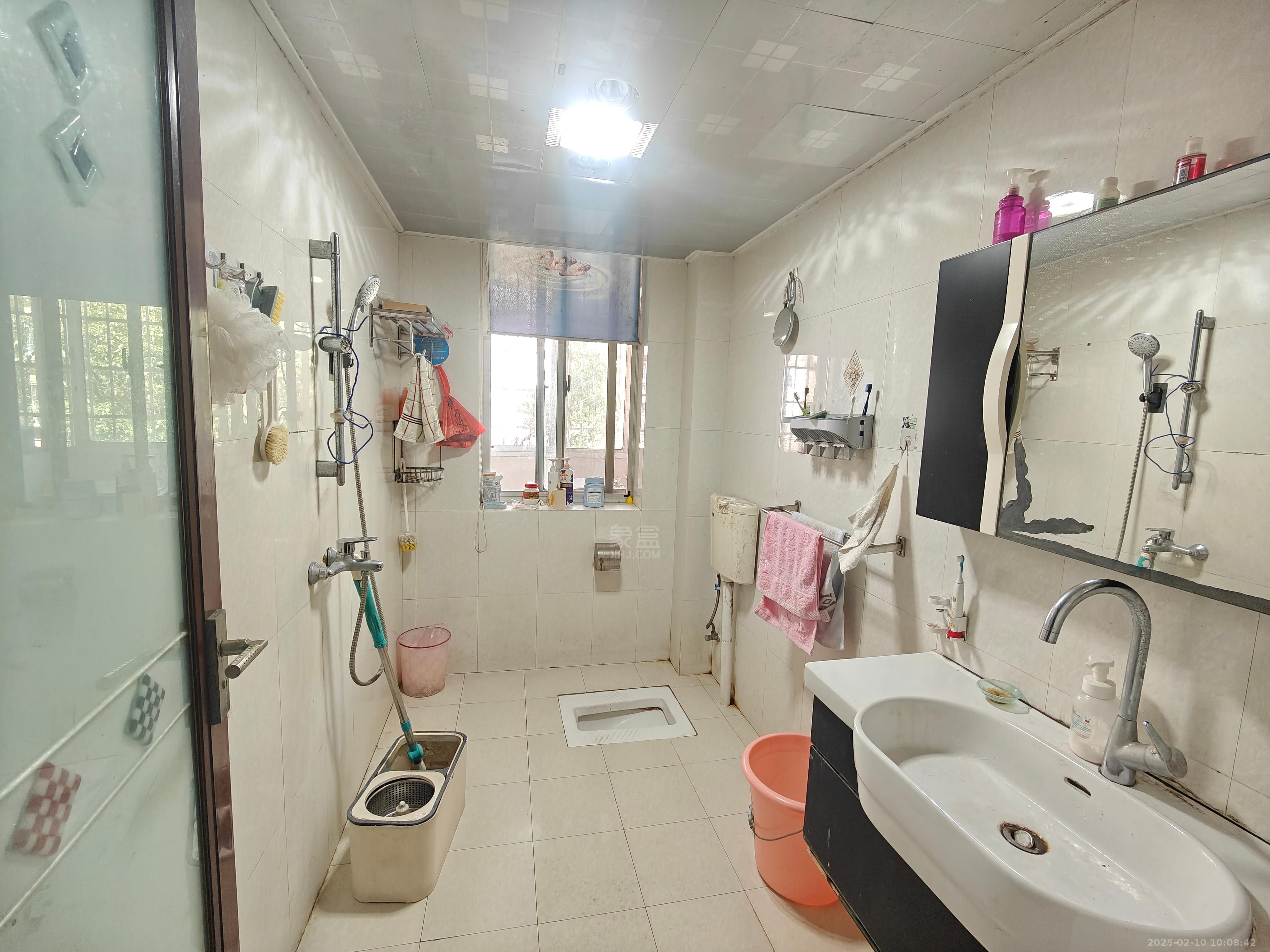 东湖小区  3室2厅2卫   1600.00元/月室内图