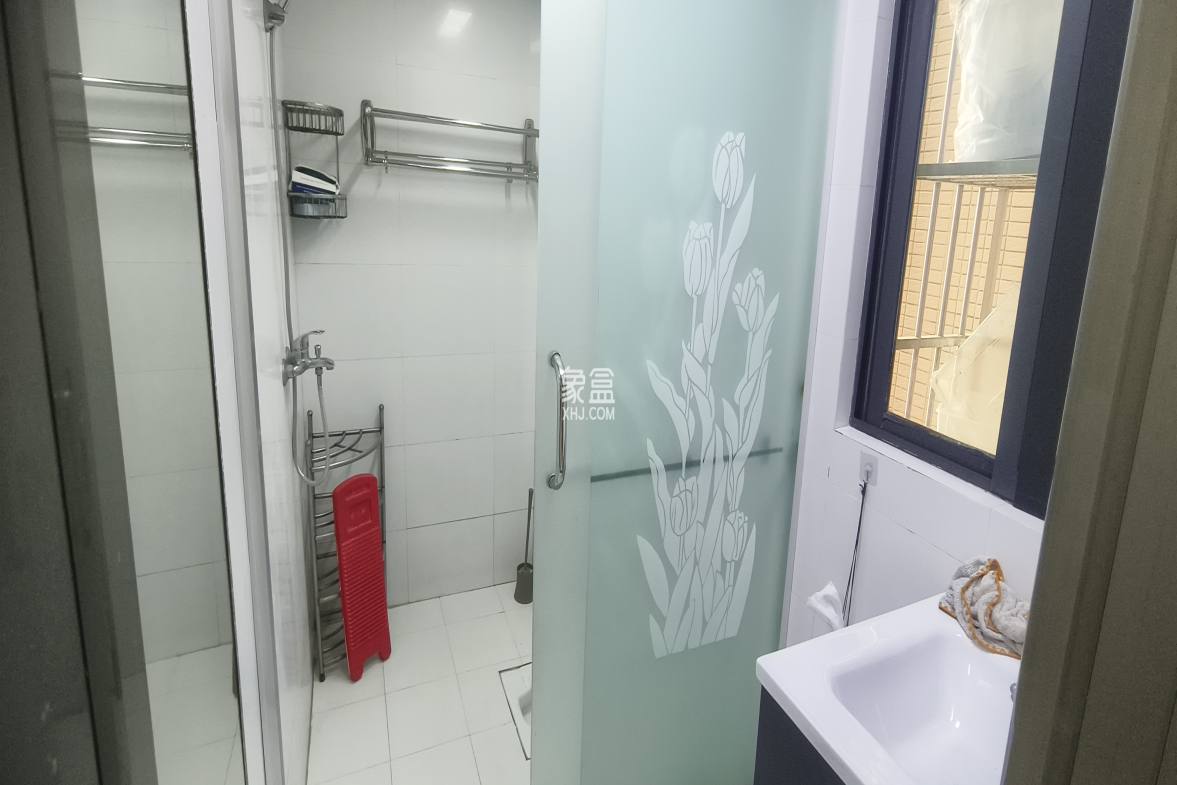 梓湖观邸 1室3厅2卫 2400.00元/月 梓湖观邸 1室3厅2卫 2400.00元/月室内图