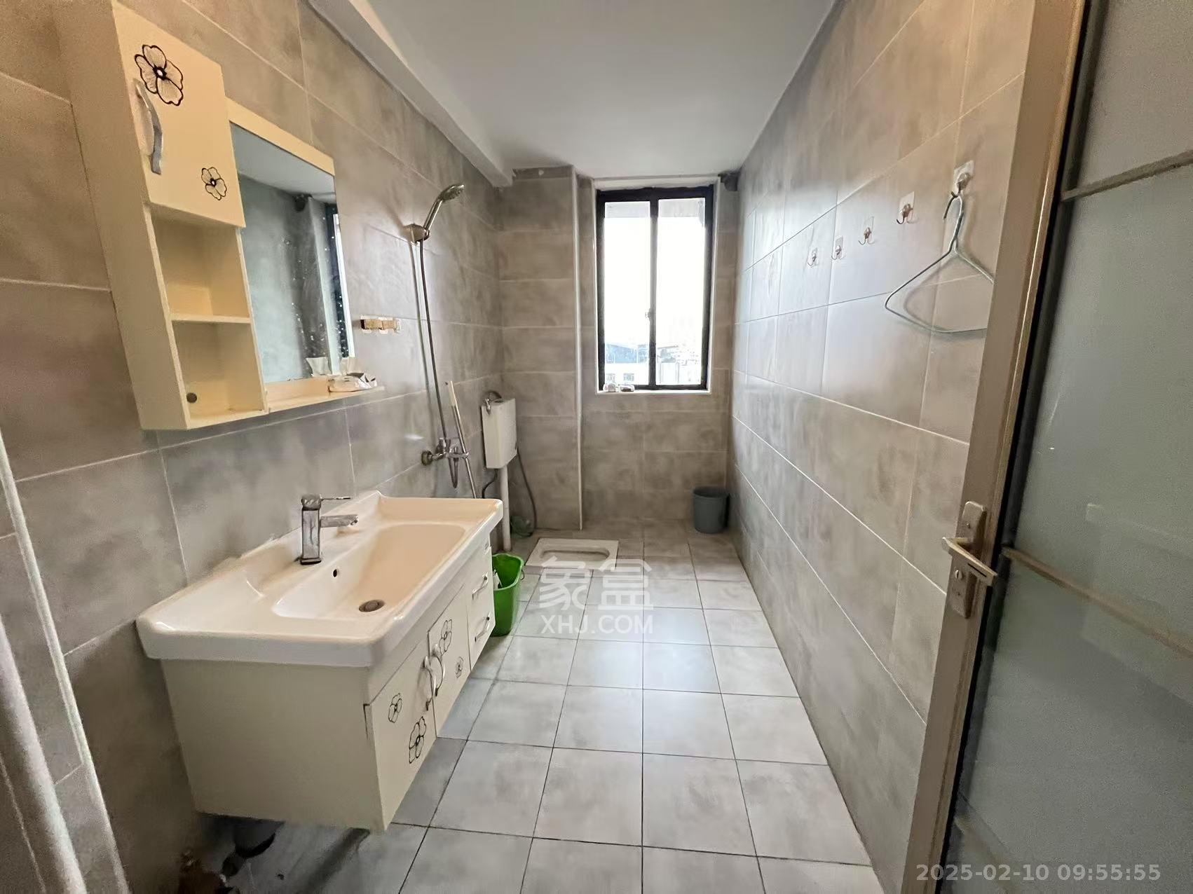 百纳广场(百纳公寓) 4室2厅2卫 3800.0元/月 百纳广场(百纳公寓) 4室2厅2卫 3800.0元/月室内图