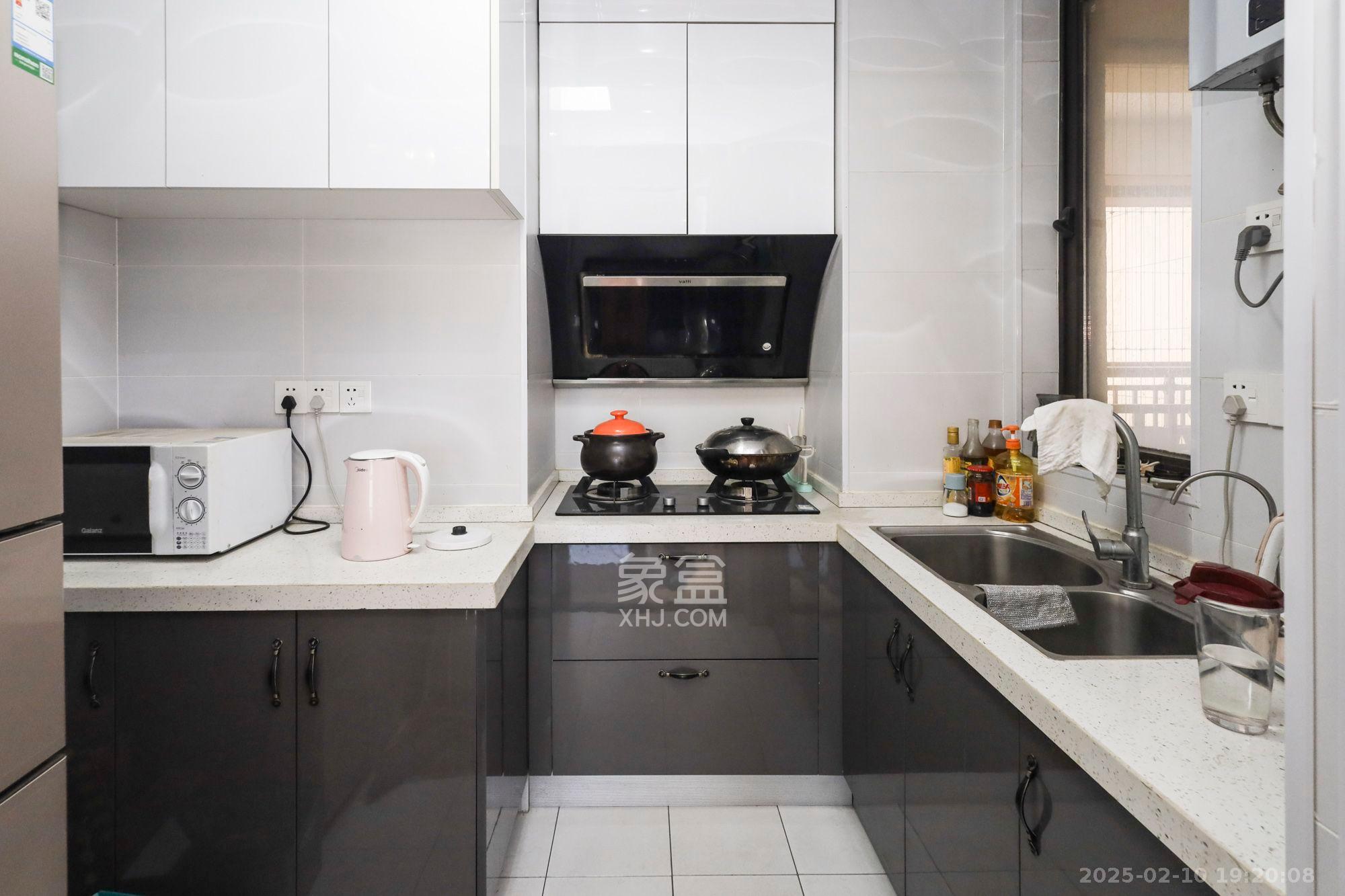 绿地海外滩二期 3室2厅1卫 2400.0元/月 绿地海外滩二期 3室2厅1卫 2400.0元/月室内图