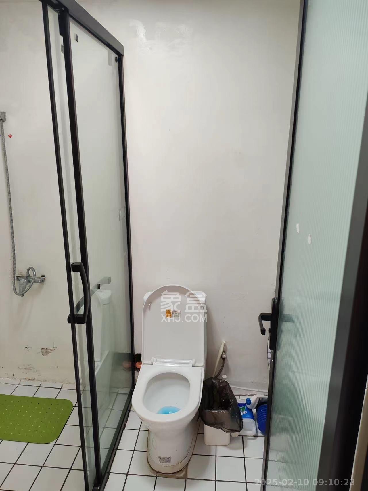 五一新干线 1室1厅1卫 2200.0元/月 五一新干线 1室1厅1卫 2200.0元/月室内图