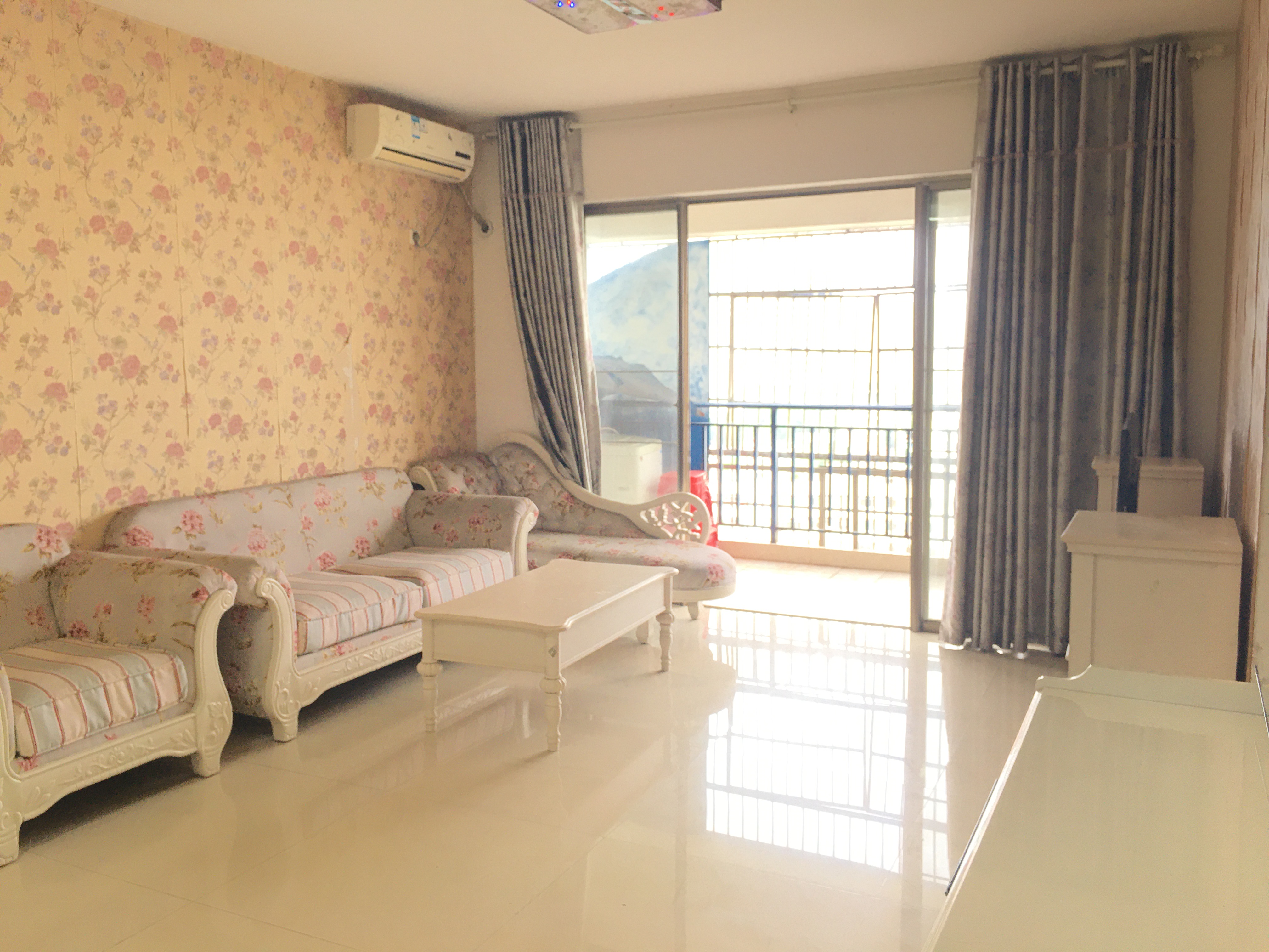 夏瑶花苑 2室2厅1卫 2600.0元/月 夏瑶花苑 2室2厅1卫 2600.0元/月室内图