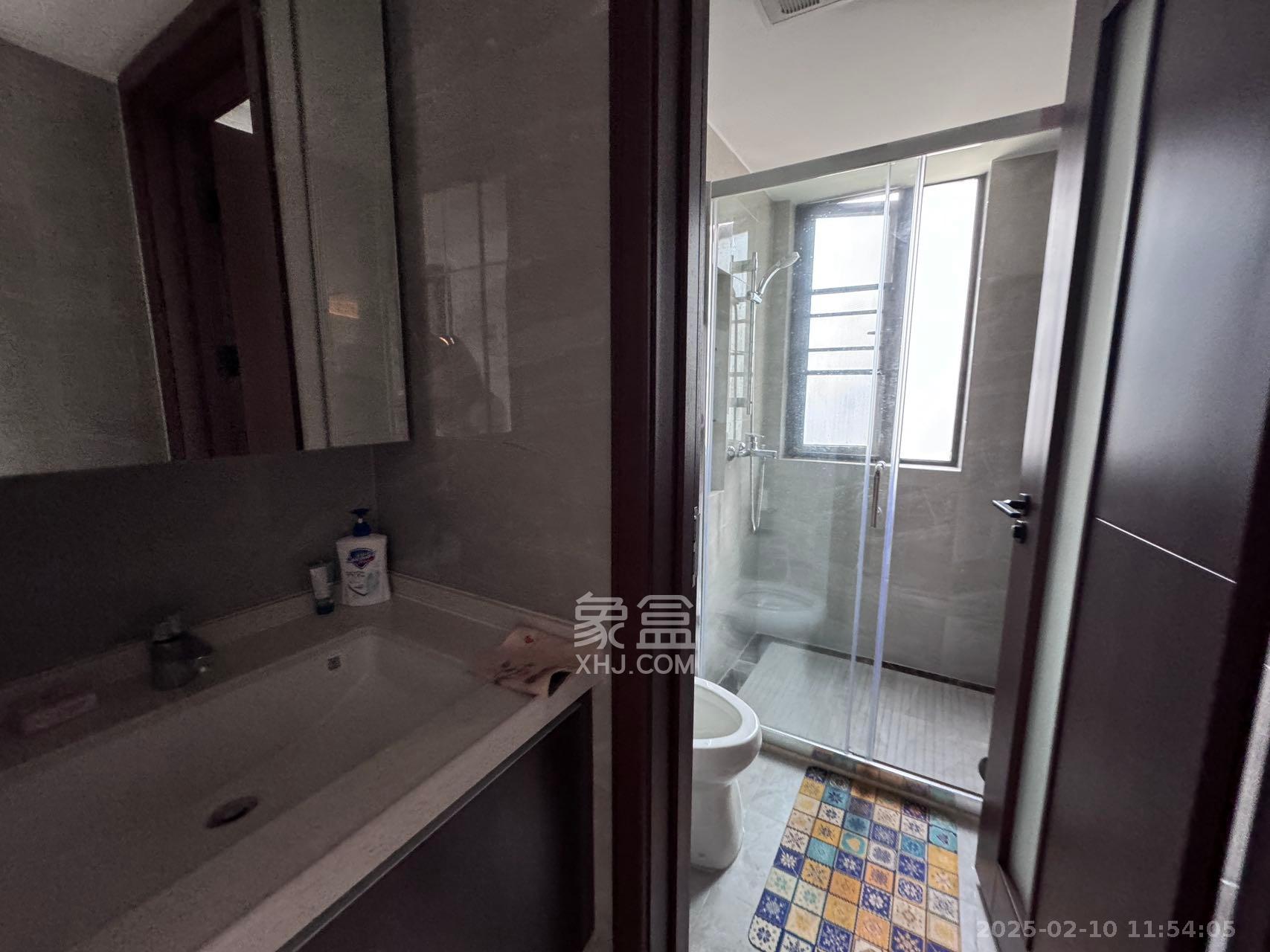 绿地长沙城际空间站（绿地新里佳苑）  4室2厅2卫   4700.00元/月室内图