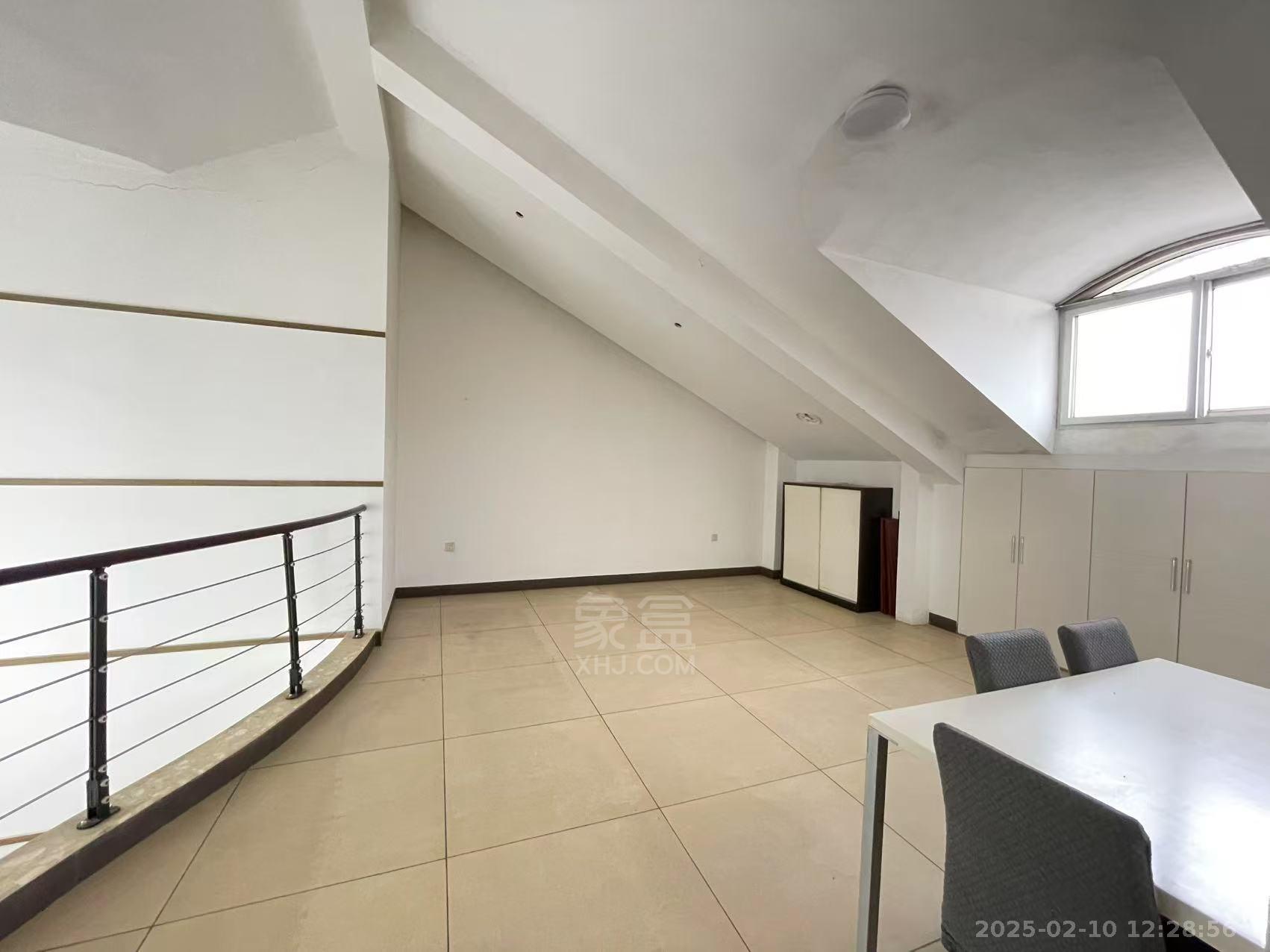 珠江丽园 4室2厅2卫 1800.0元/月 珠江丽园 4室2厅2卫 1800.0元/月室内图