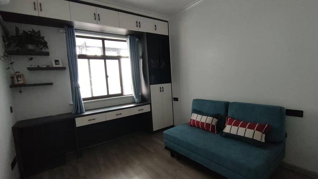 金科华府  3室2厅2卫    75.8万客厅