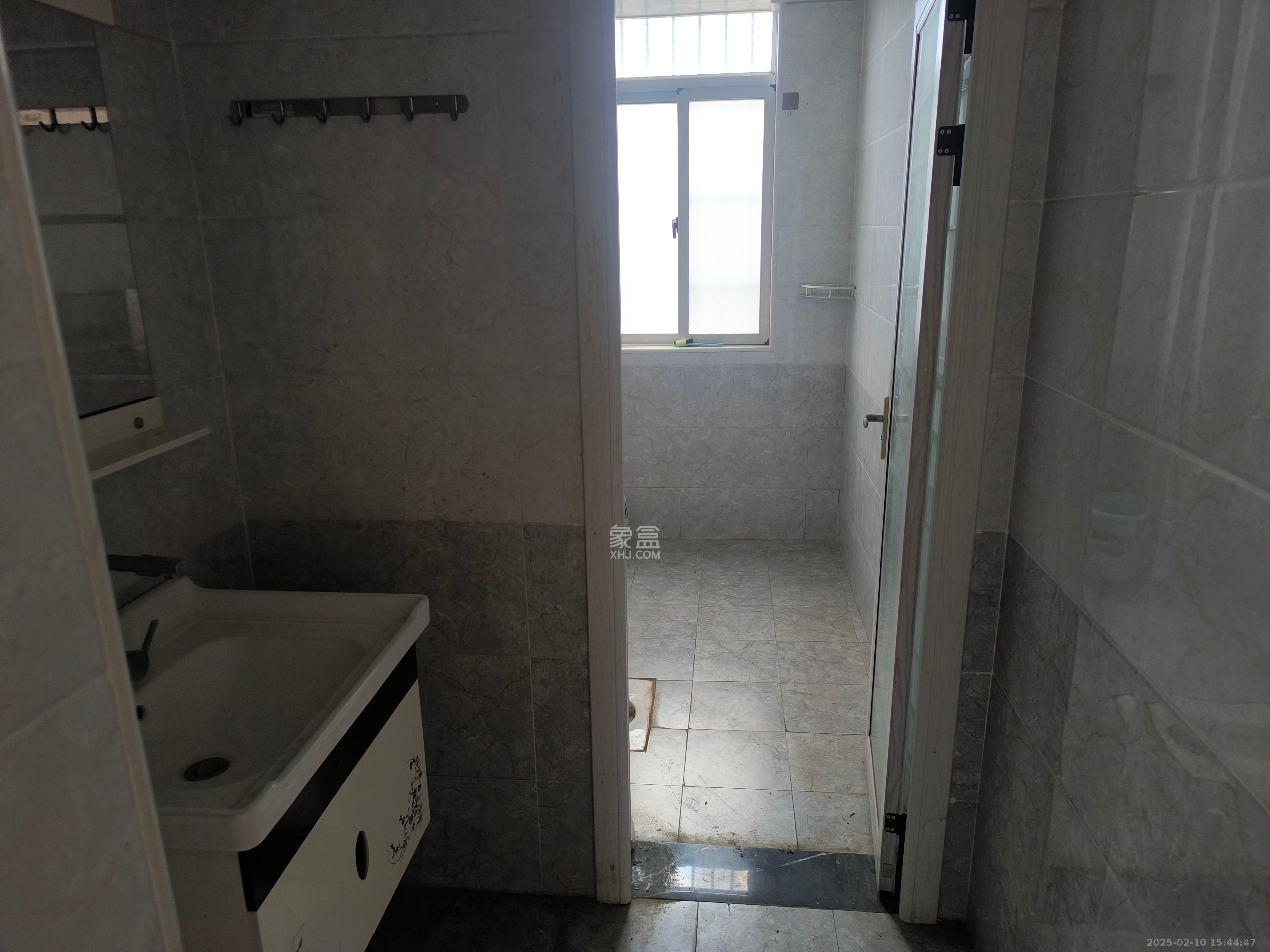 德泽苑 5室2厅2卫 3200.0元/月 德泽苑 5室2厅2卫 3200.0元/月室内图