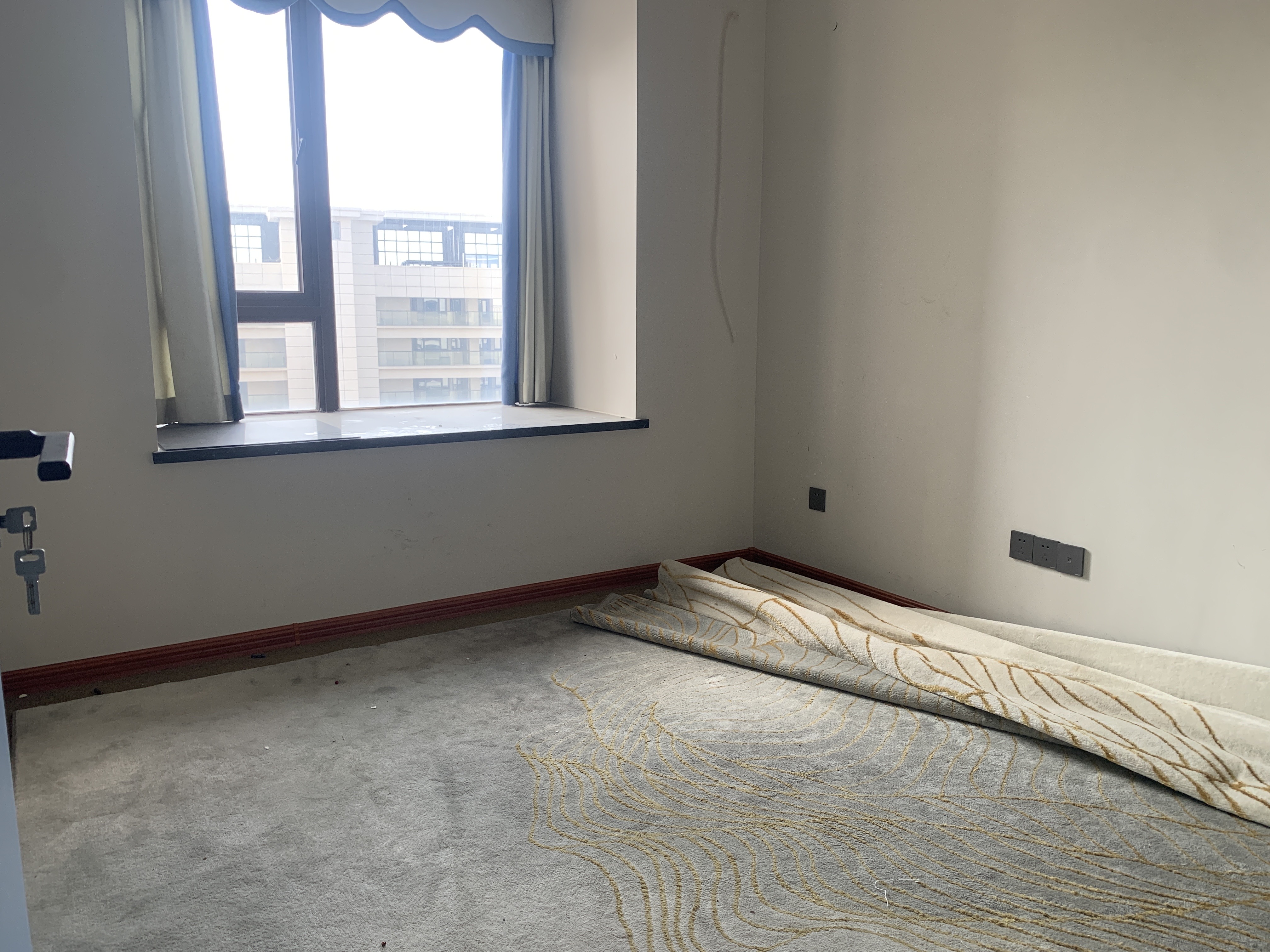 海航豪庭南苑 4室2厅3卫 400.0万 海航豪庭南苑 4室2厅3卫 400.0万客厅