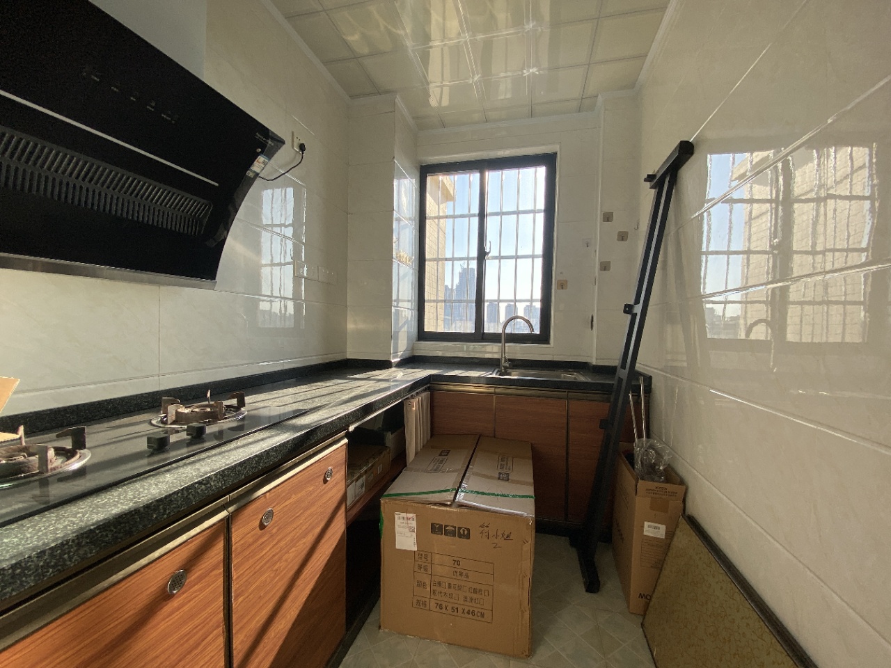 美苑小区  3室2厅1卫    175.0万 美苑小区  3室2厅1卫    175.0万客厅