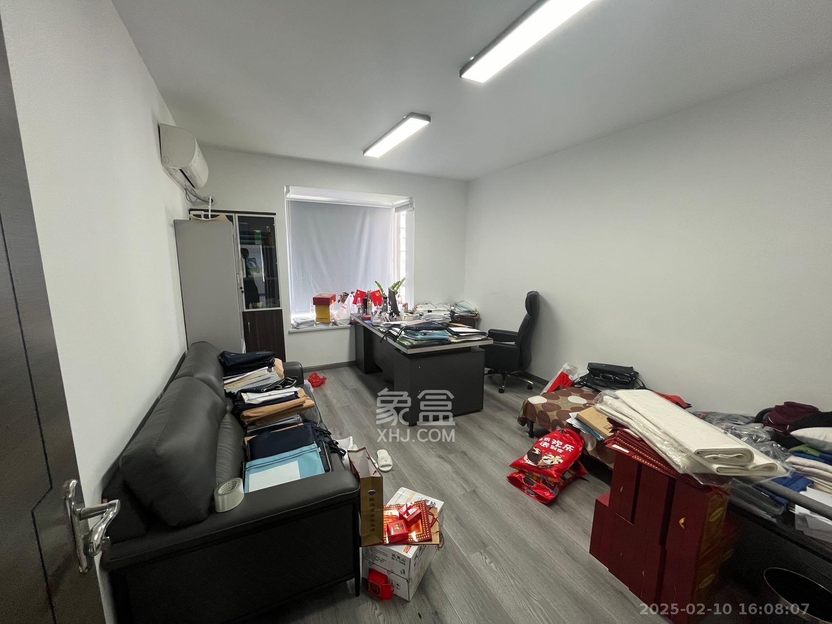 丽景新贵 4室2厅2卫 5000.0元/月 丽景新贵 4室2厅2卫 5000.0元/月室内图