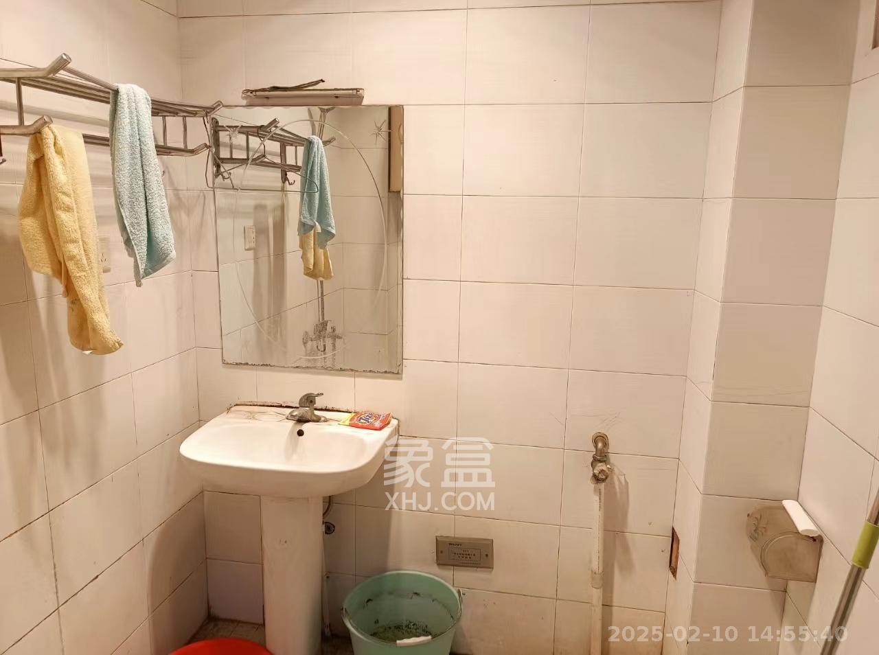 中南汽车世界  2室2厅1卫   900.00元/月室内图