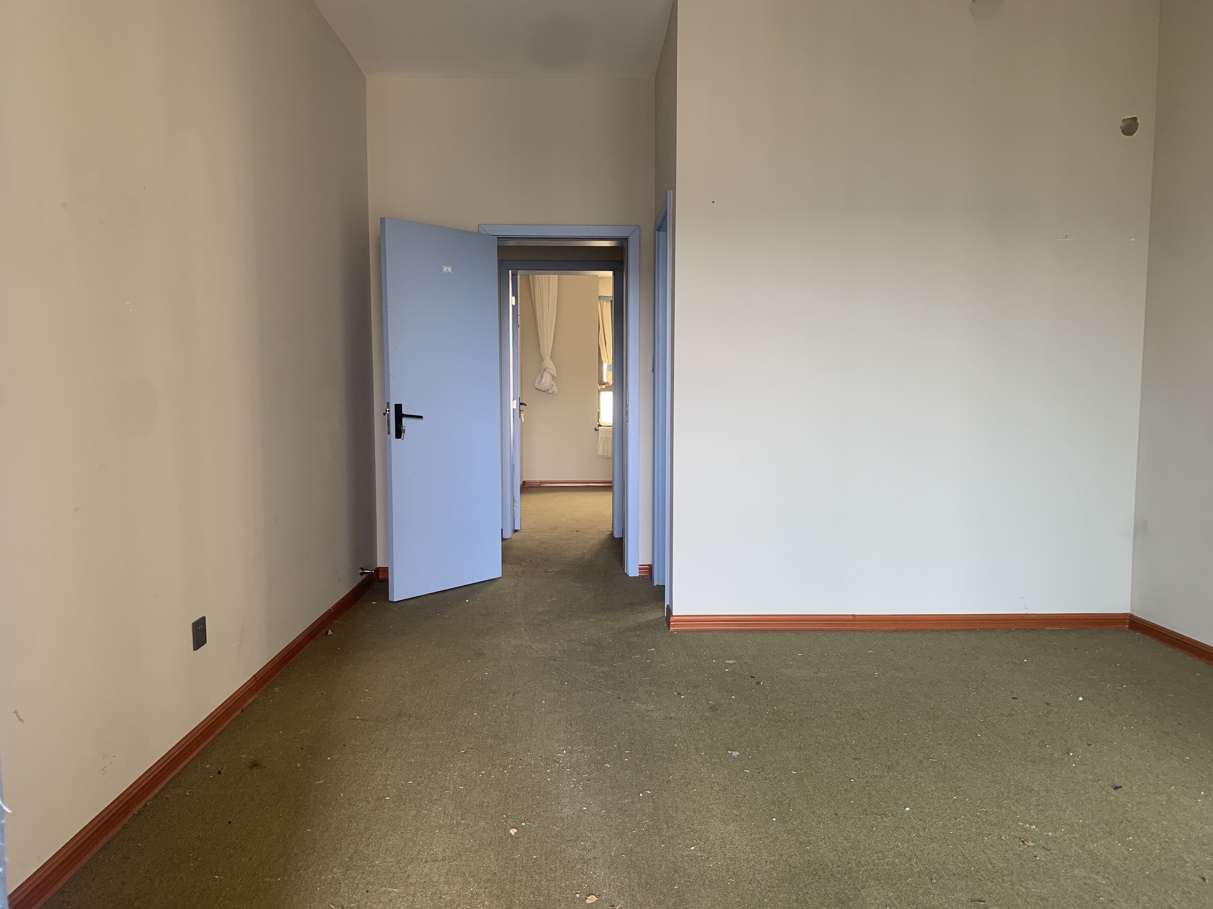 海航豪庭南苑 4室2厅3卫 400.0万 海航豪庭南苑 4室2厅3卫 400.0万客厅