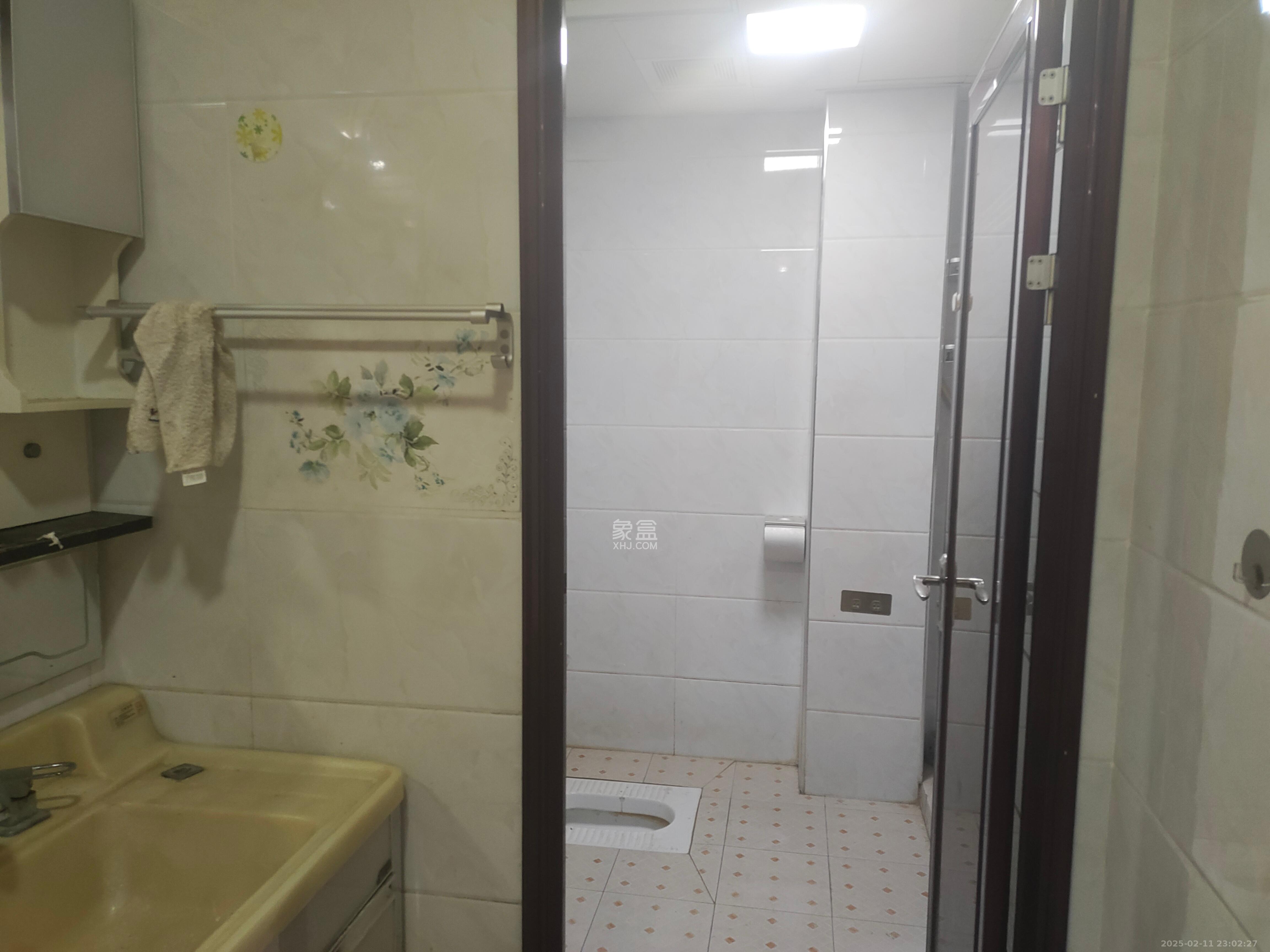 金鼎公园尚  3室2厅1卫    2000.0元/月 金鼎公园尚  3室2厅1卫    2000.0元/月室内图