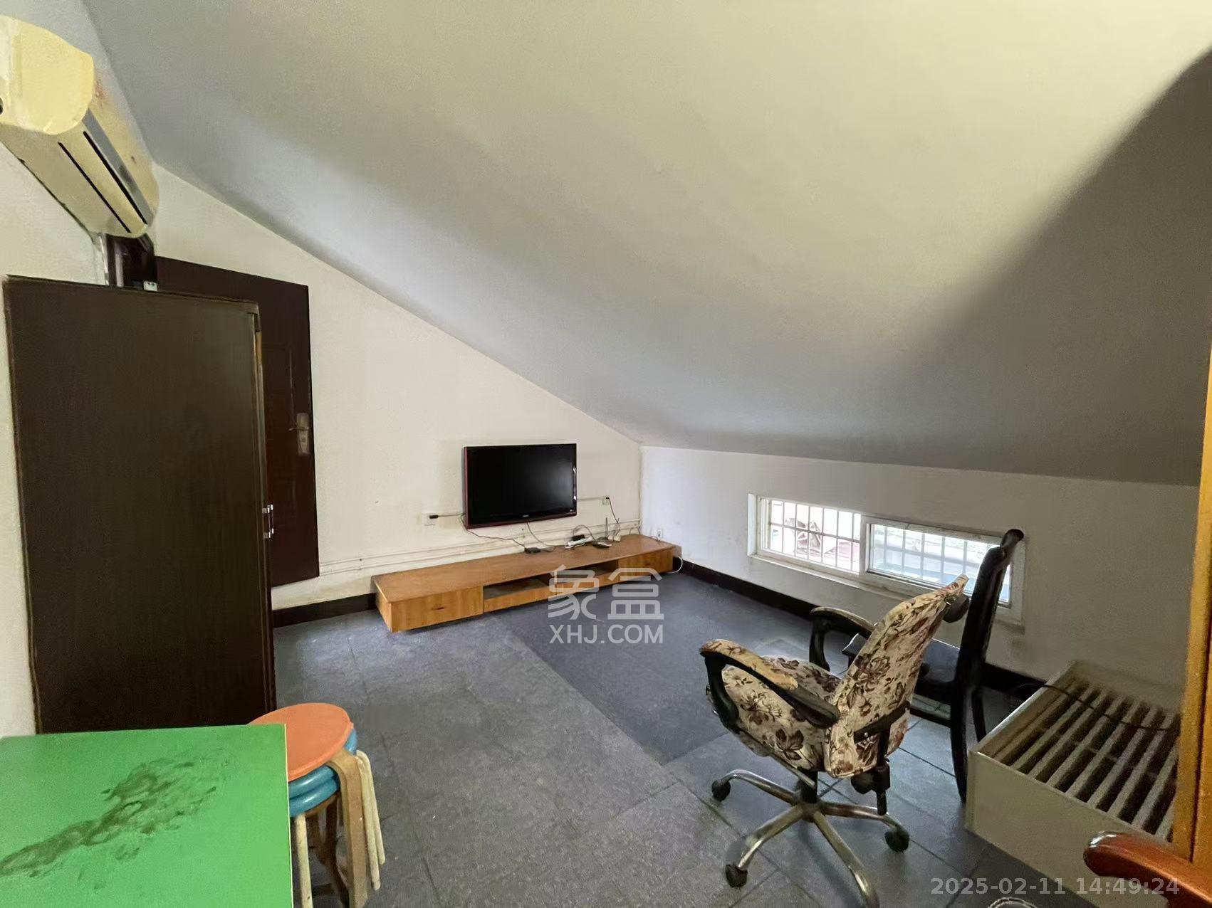 德政园 2室1厅1卫 1300.0元/月 德政园 2室1厅1卫 1300.0元/月室内图