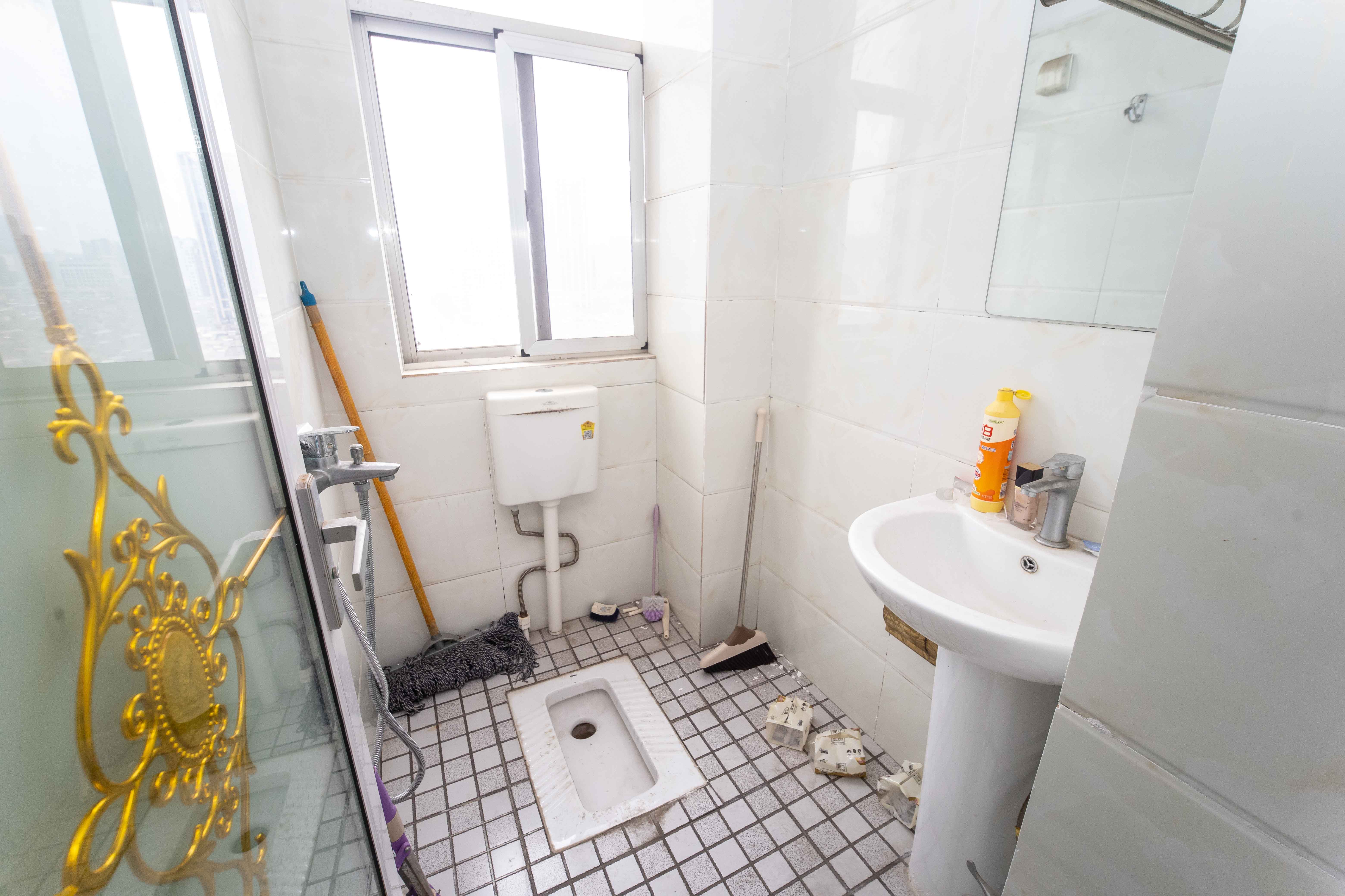 高桥现代商贸城  2室1厅1卫    48.8万 高桥现代商贸城  2室1厅1卫    48.8万卫生间