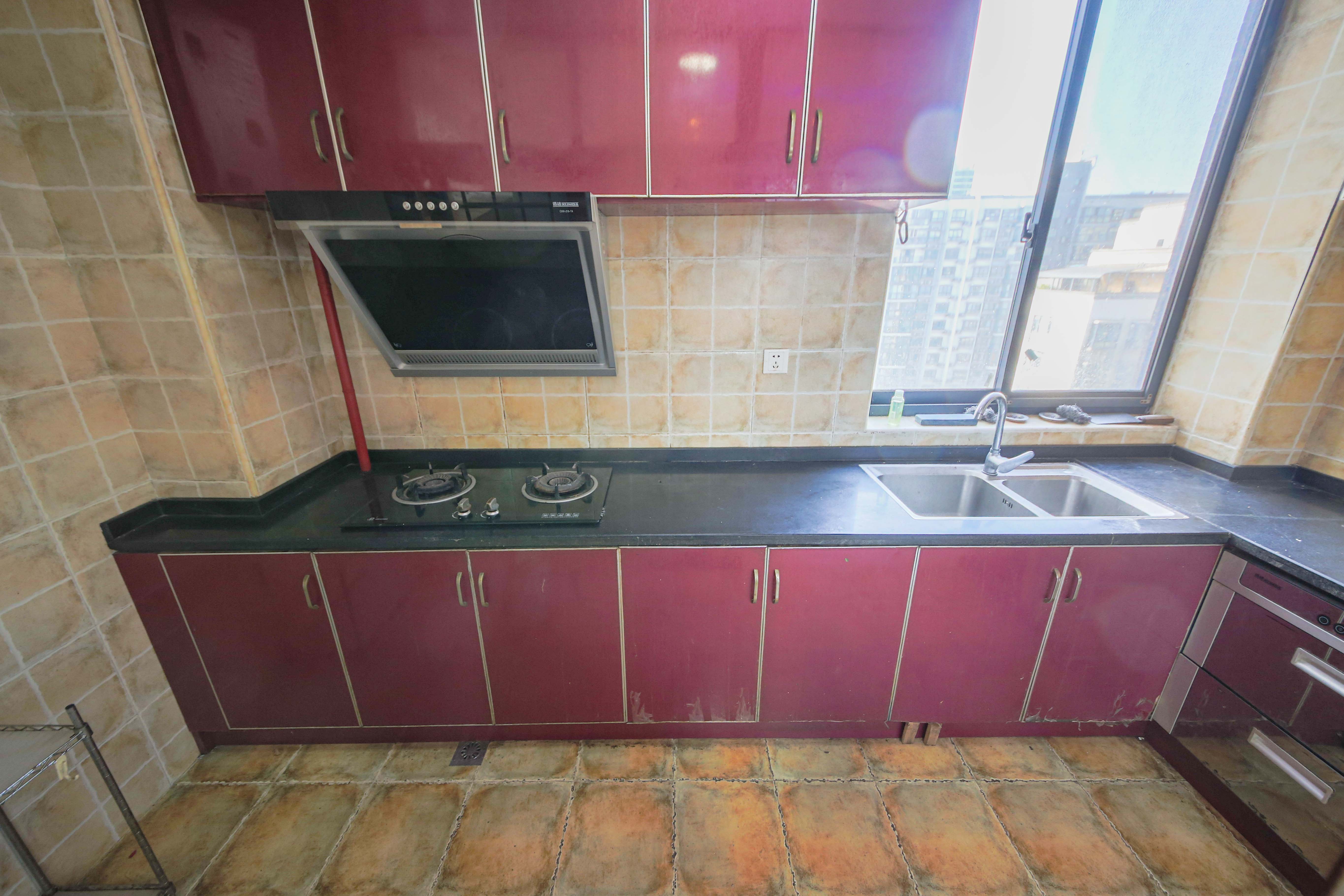 钱隆学府一、二期 2室2厅1卫 65.0万 钱隆学府一、二期 2室2厅1卫 65.0万厨房