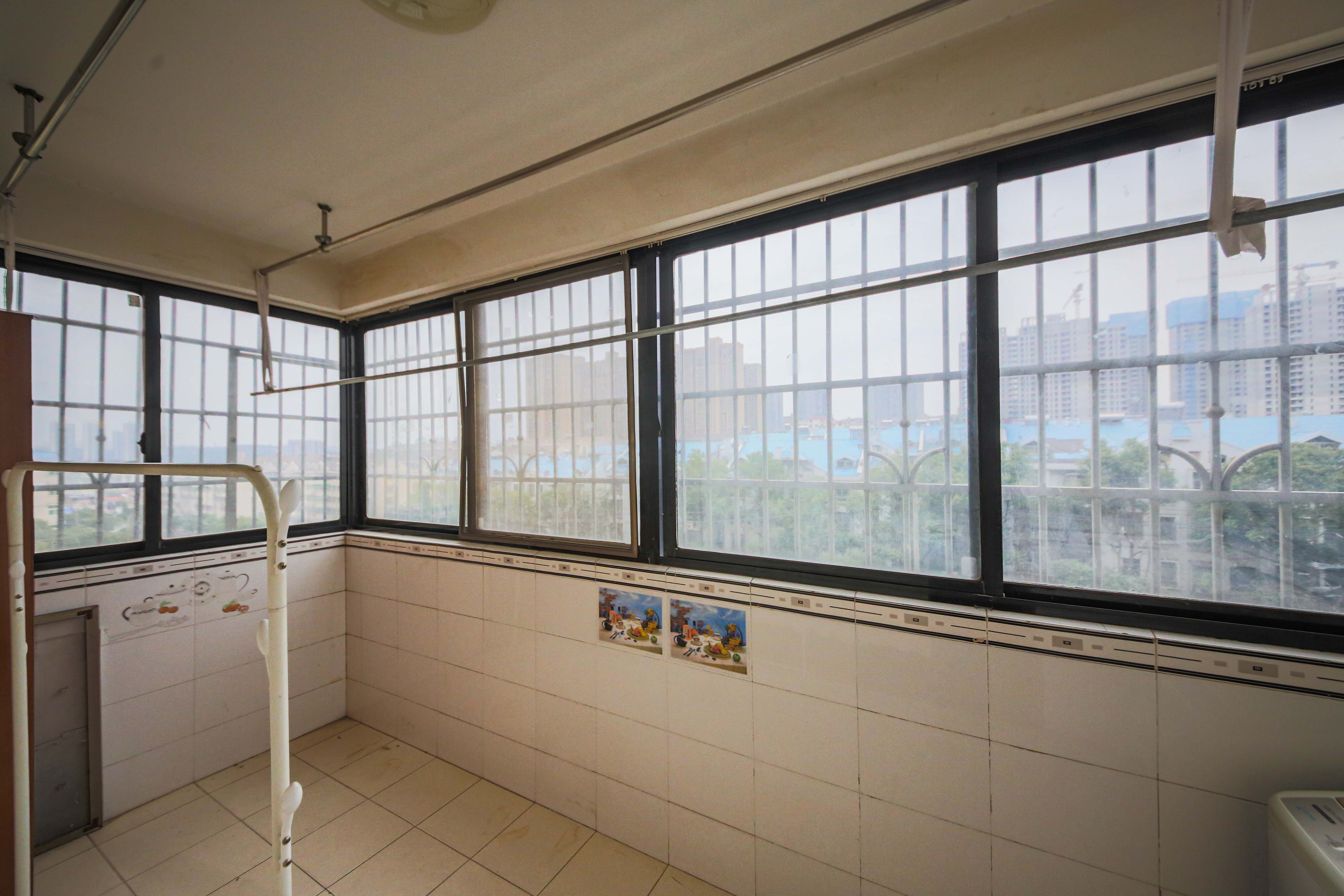 旺坤家园  3室2厅2卫   78.00万阳台