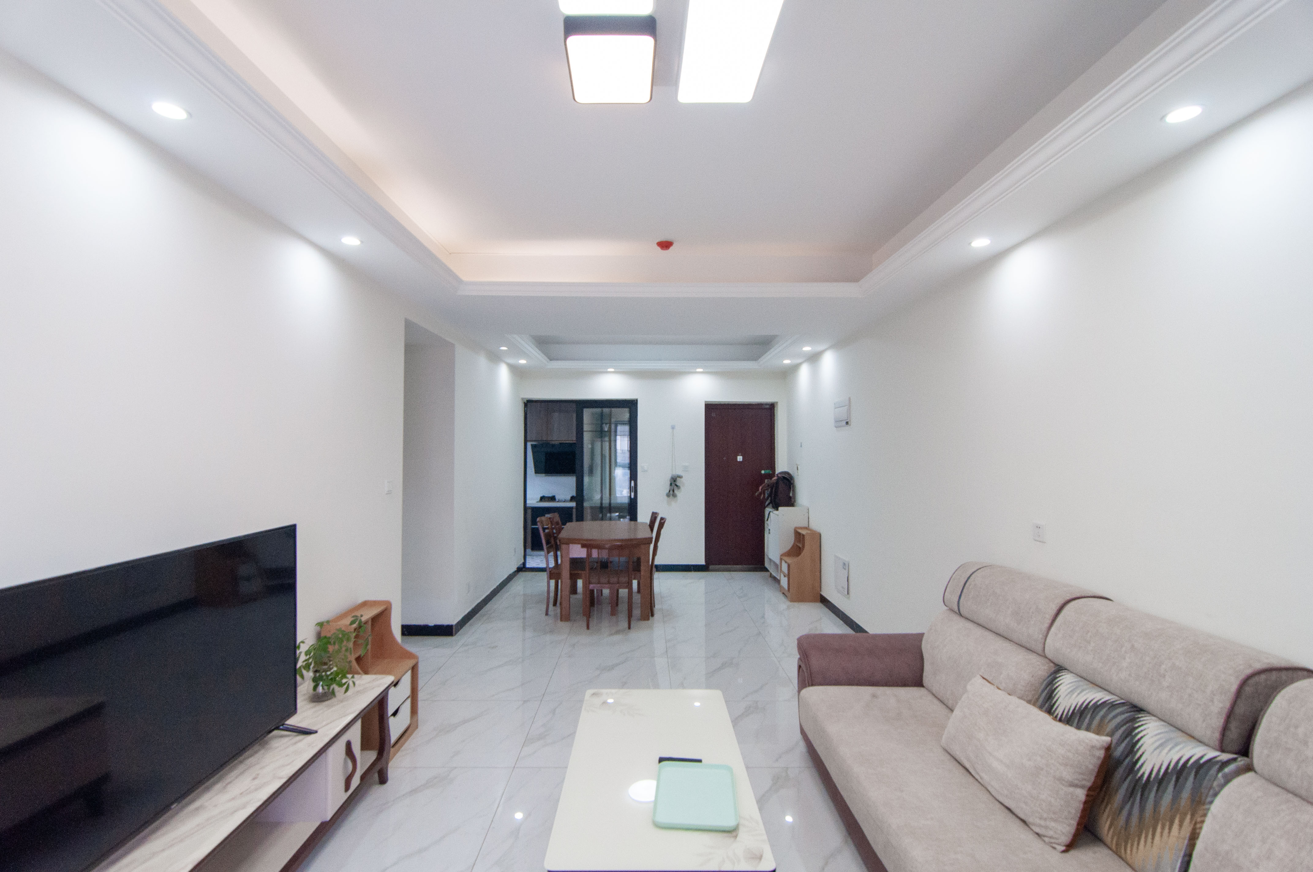 中建梅溪湖中心 3室2厅2卫 135.0万 中建梅溪湖中心 3室2厅2卫 135.0万客厅