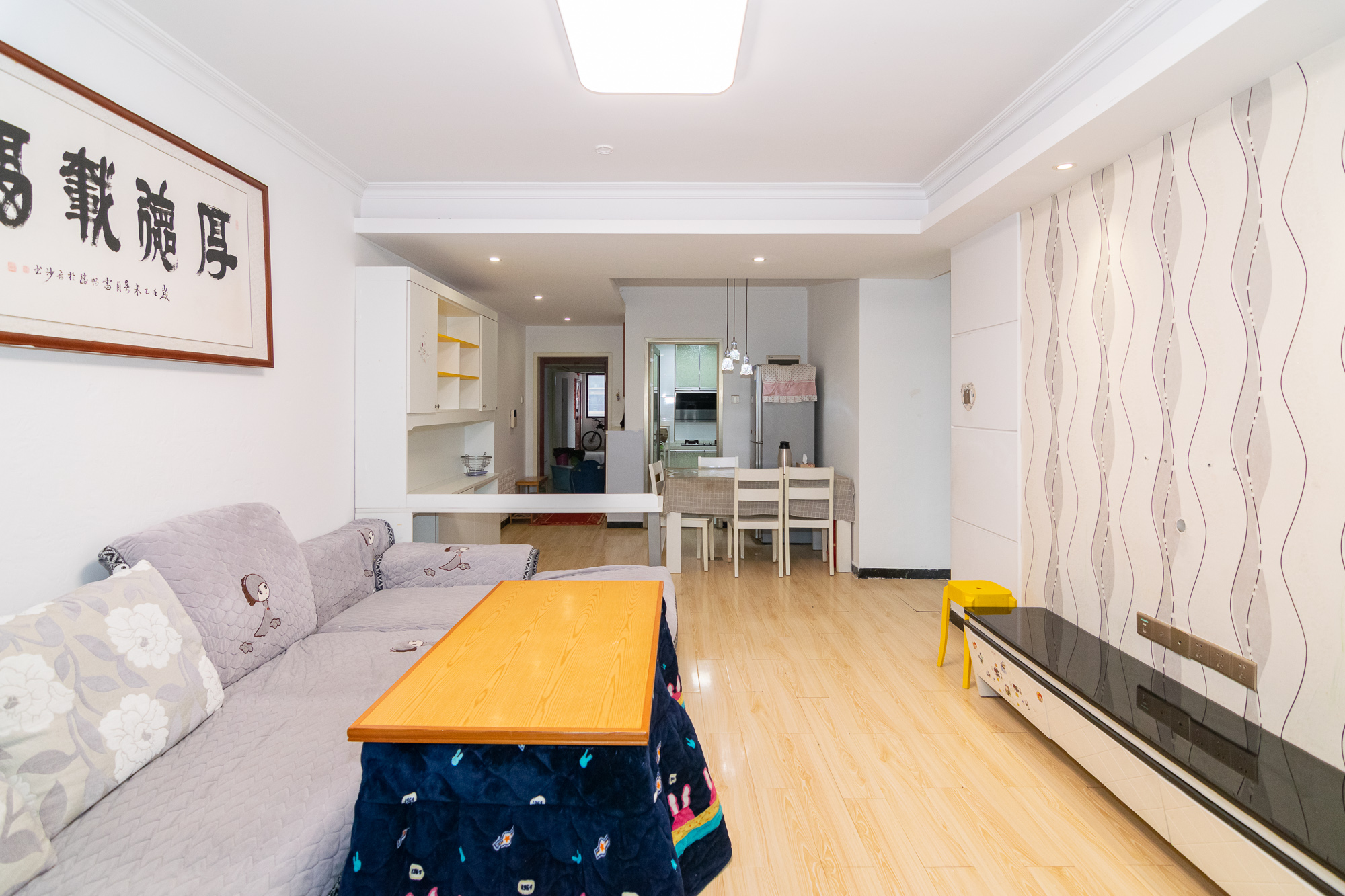 新城国际花都 3室2厅1卫 55.0万 新城国际花都 3室2厅1卫 55.0万客厅