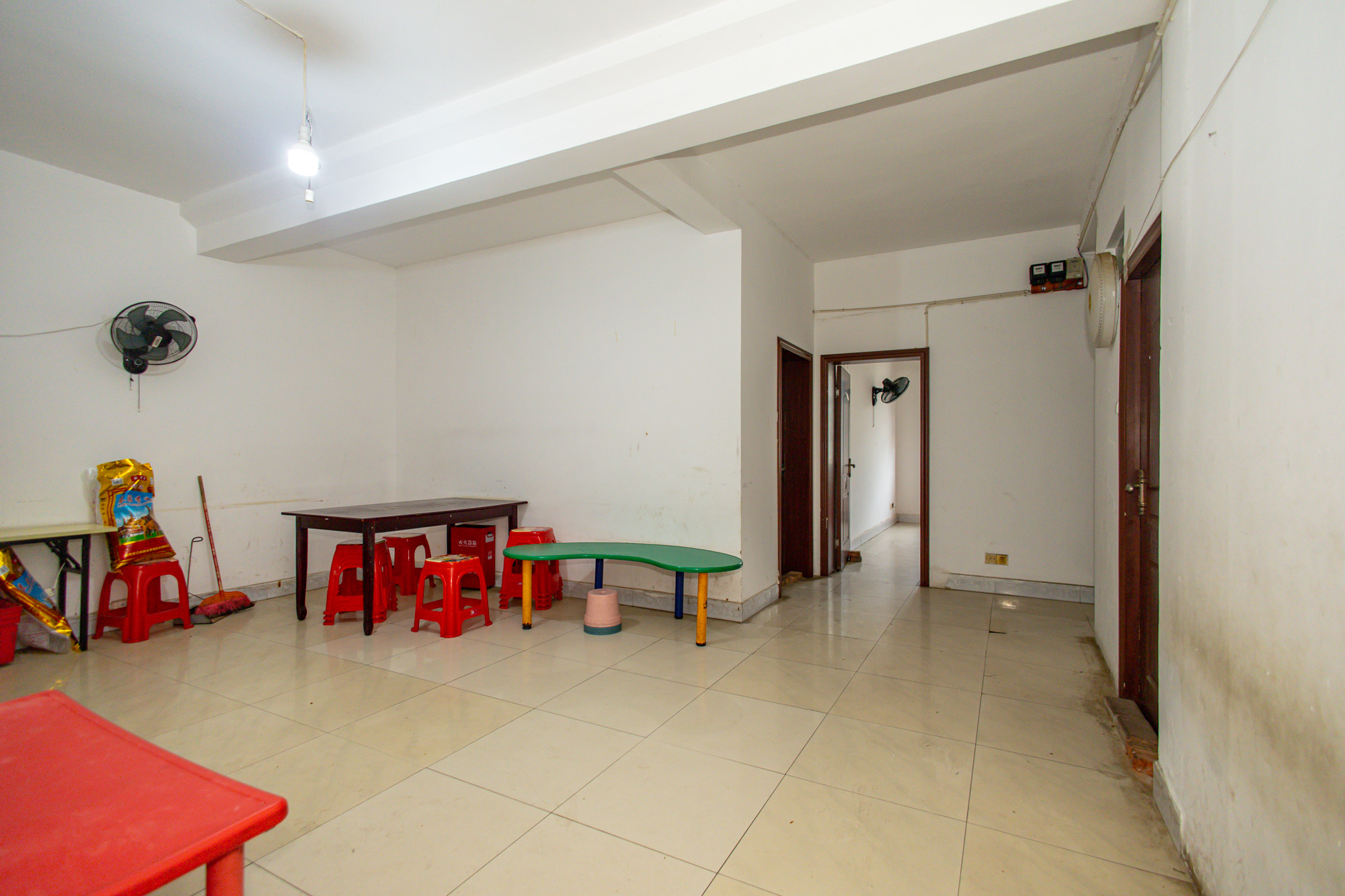 聚鑫大厦 6室1厅3卫 70.0万 聚鑫大厦 6室1厅3卫 70.0万客厅