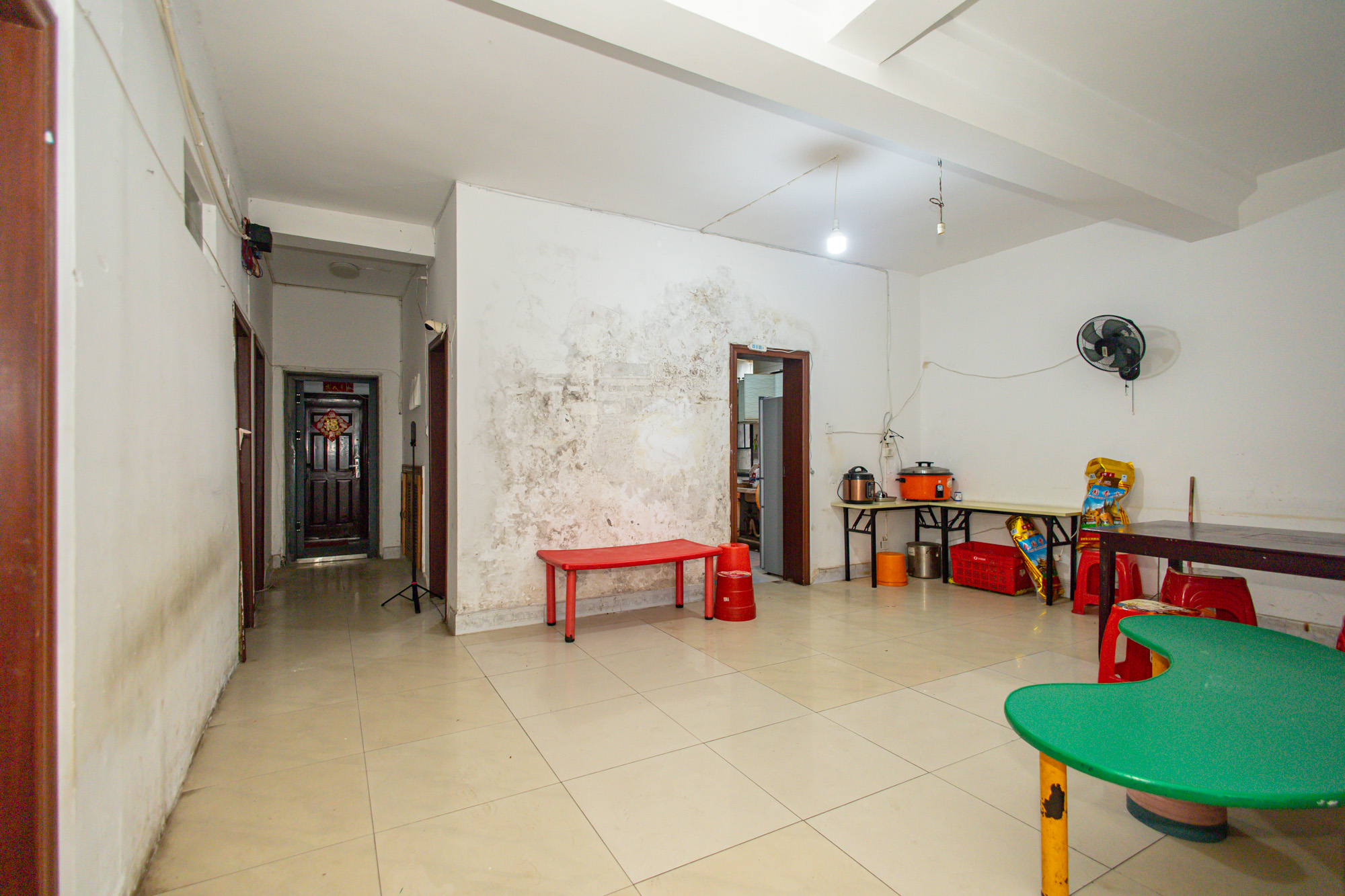 聚鑫大厦 6室1厅3卫 70.0万 聚鑫大厦 6室1厅3卫 70.0万客厅