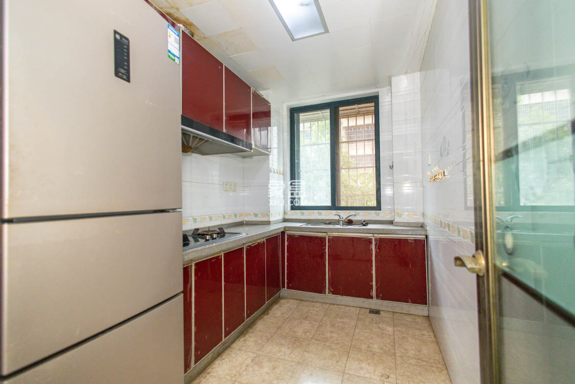 星沙派 3室2厅2卫 55.0万 星沙派 3室2厅2卫 55.0万厨房