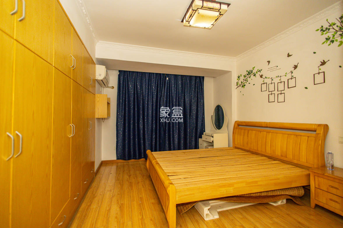 星沙派 3室2厅2卫 55.0万 星沙派 3室2厅2卫 55.0万卧室