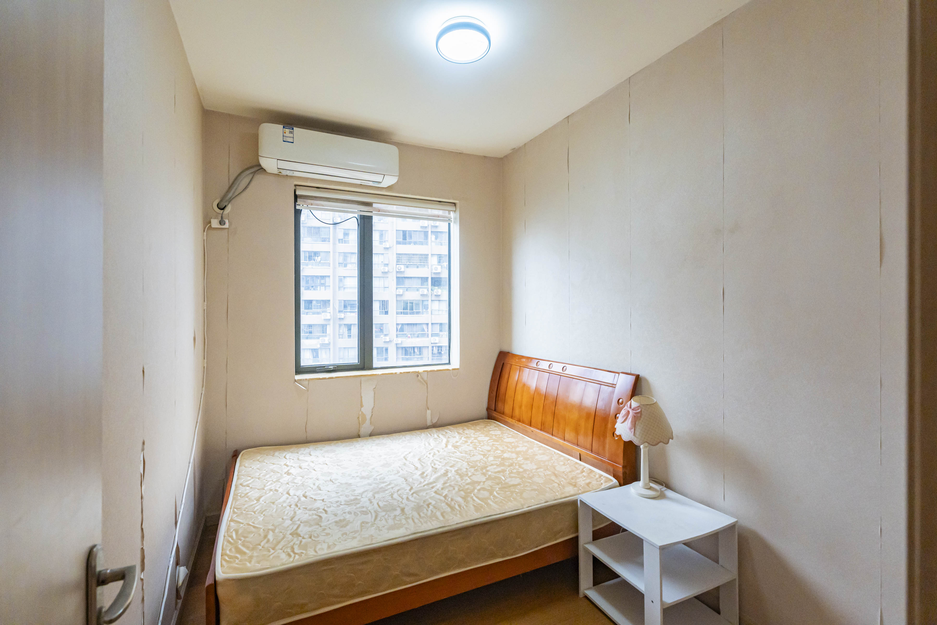 盛世美居荷园  3室1厅2卫   126.00万卧室