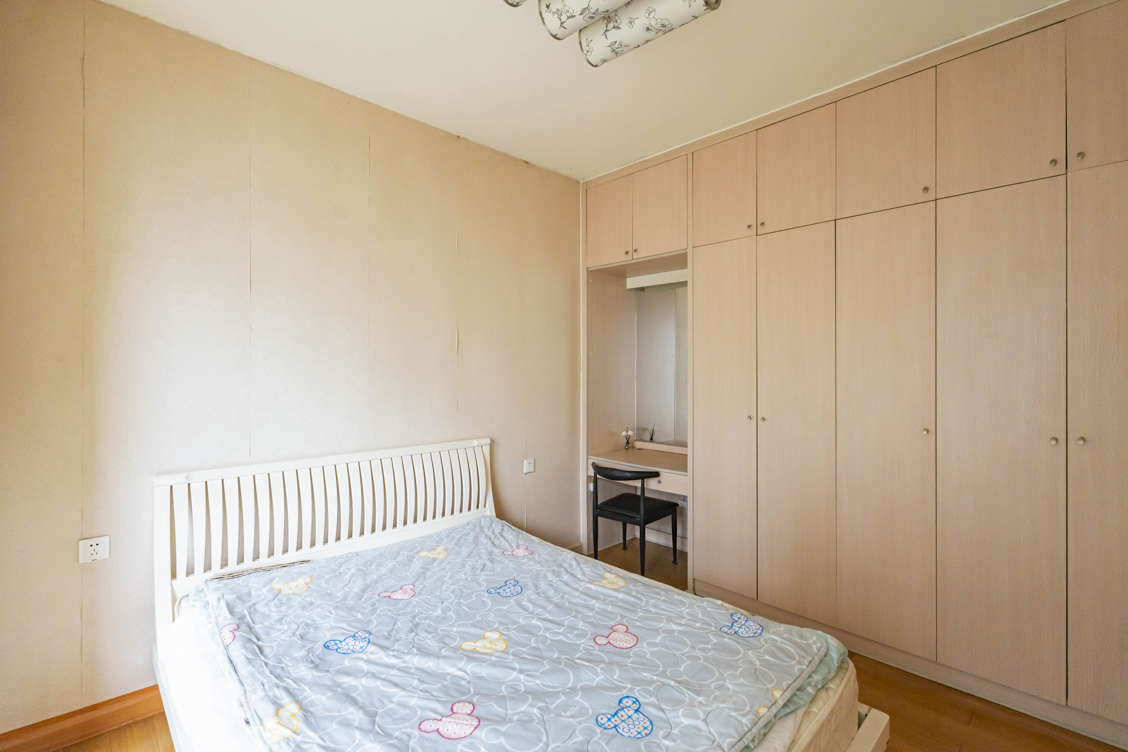 盛世美居荷园  3室1厅2卫   126.00万卧室