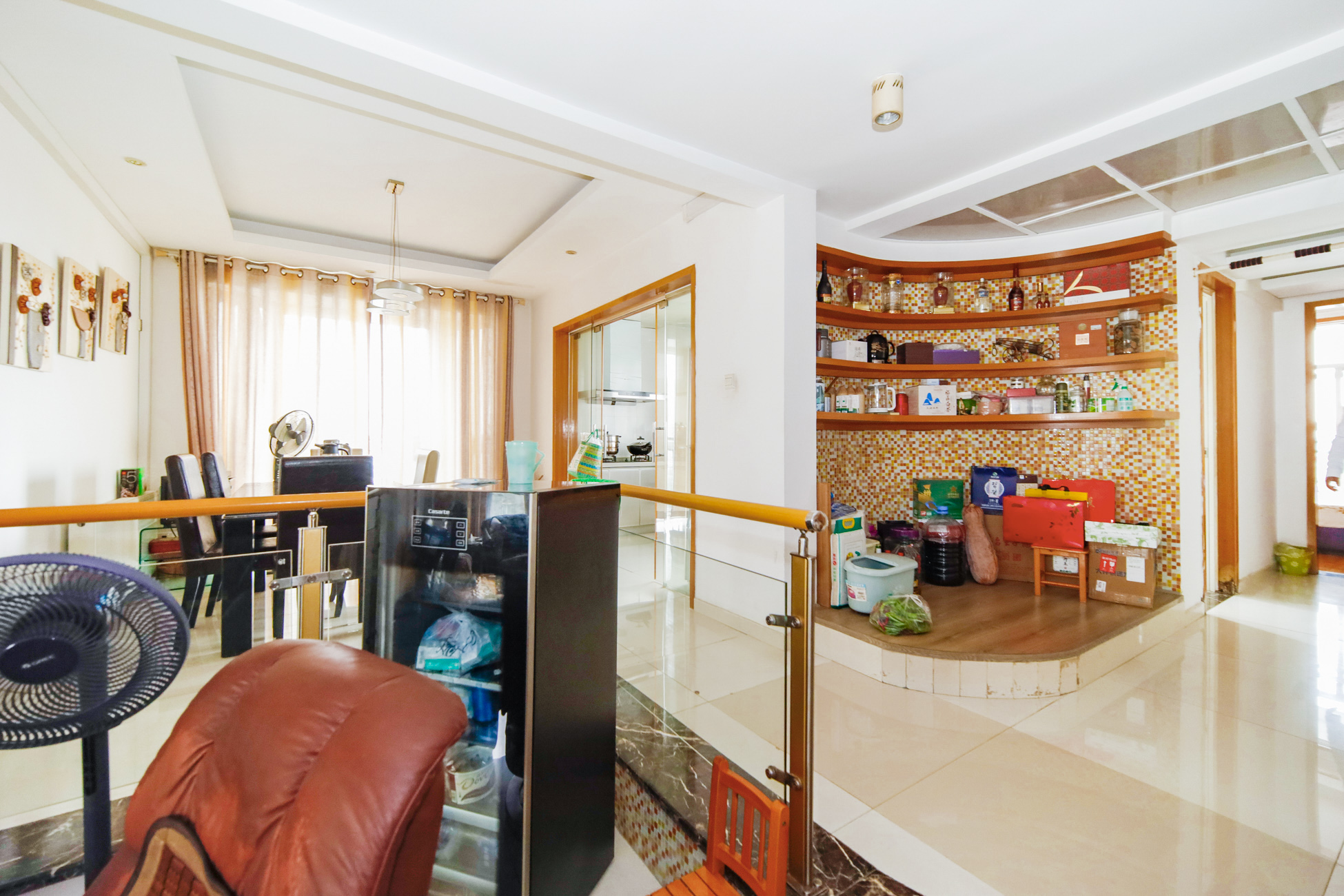 中建桂苑  3室2厅2卫    99.8万客厅