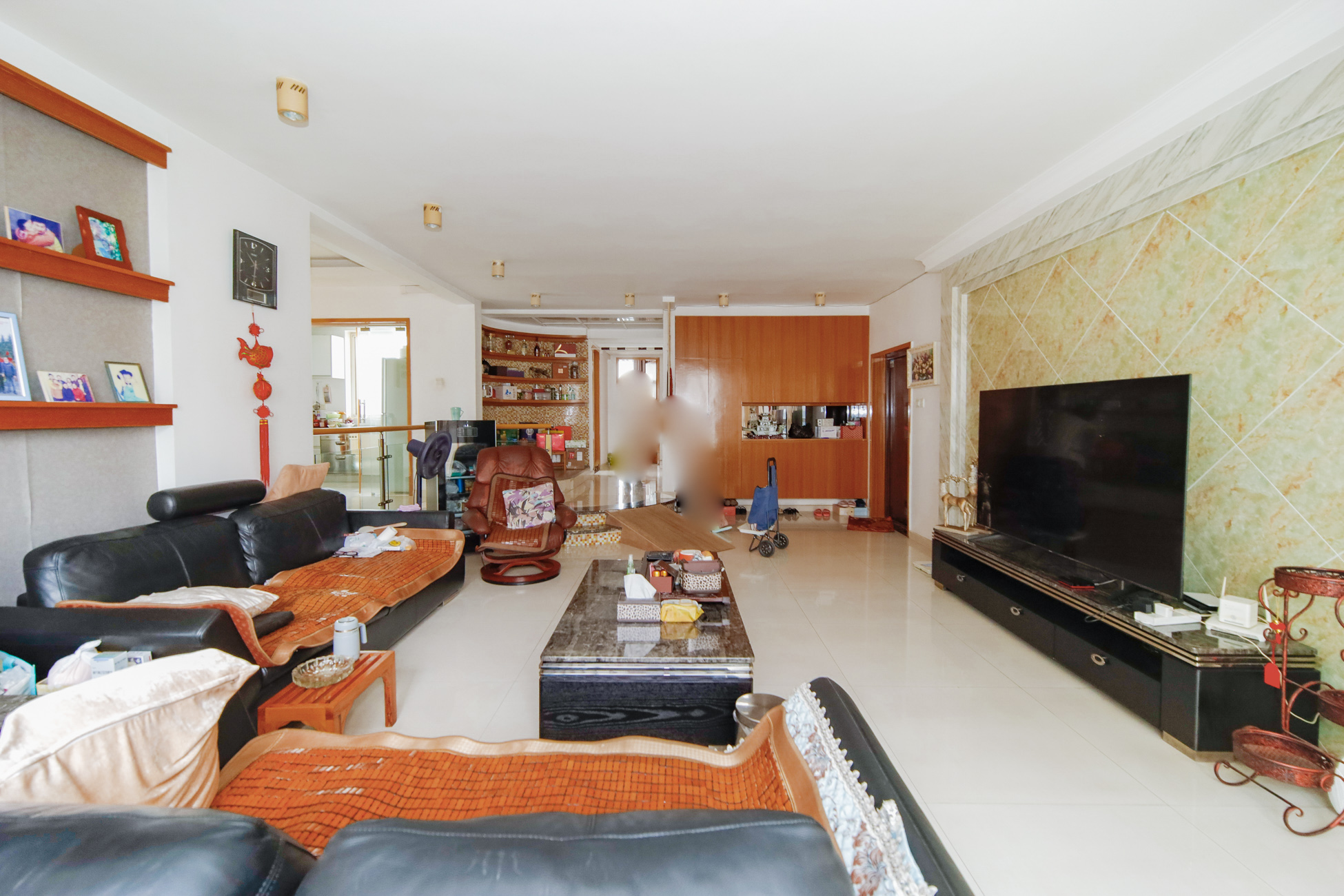 中建桂苑  3室2厅2卫    99.8万客厅