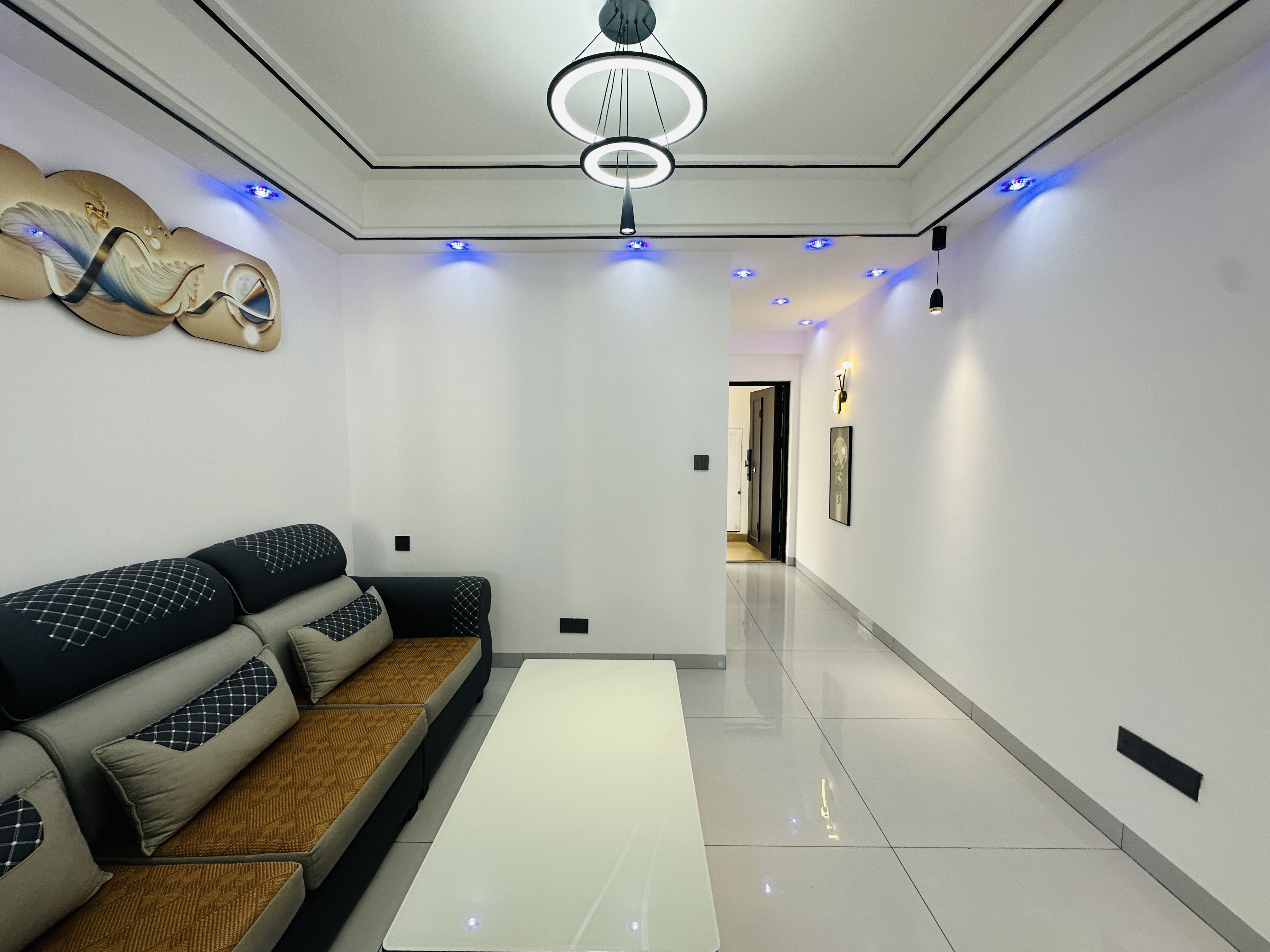 燕泰国际花园 2室1厅1卫 71.0万 燕泰国际花园 2室1厅1卫 71.0万客厅