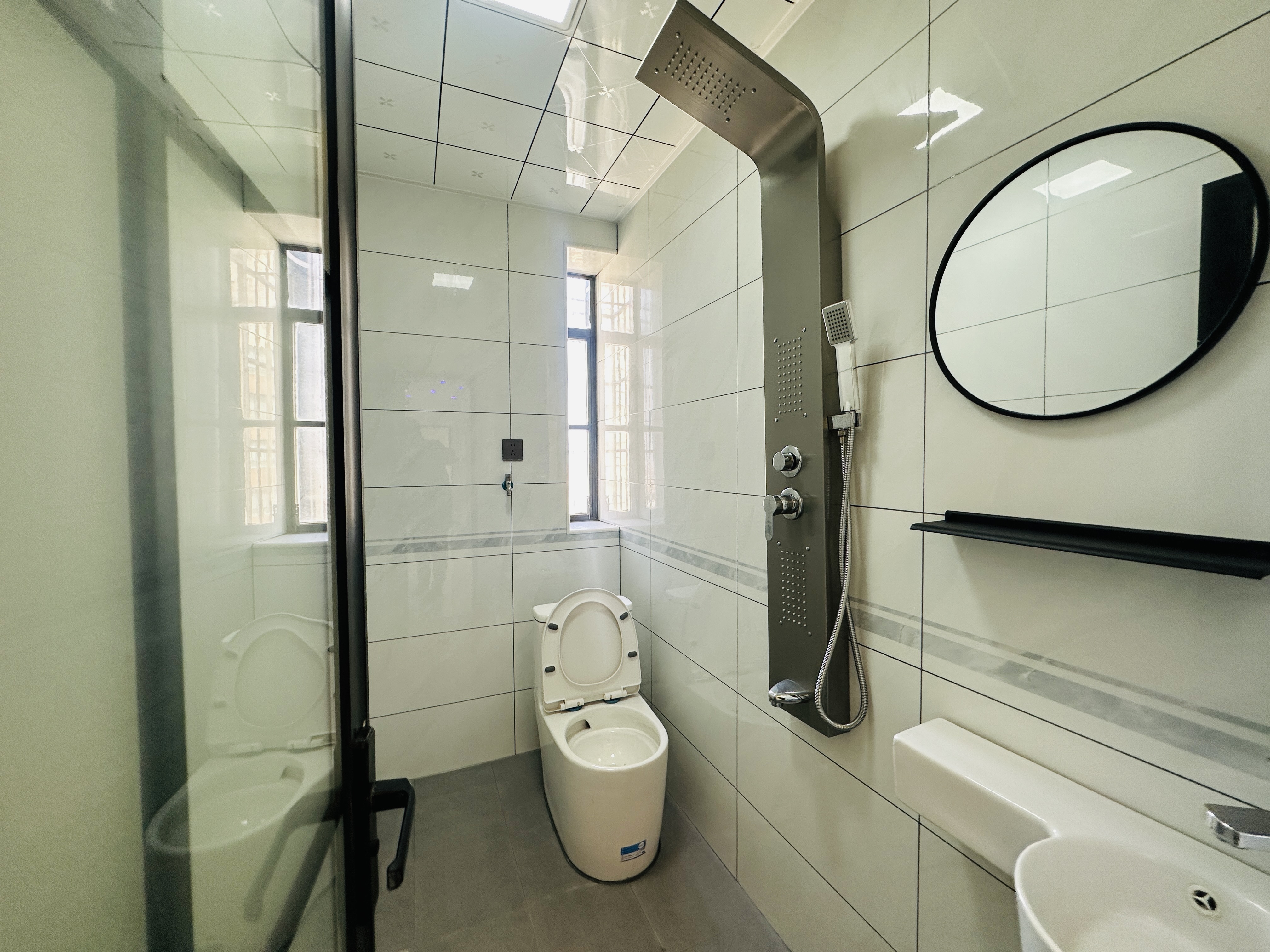 燕泰国际花园 2室1厅1卫 71.0万 燕泰国际花园 2室1厅1卫 71.0万卫生间