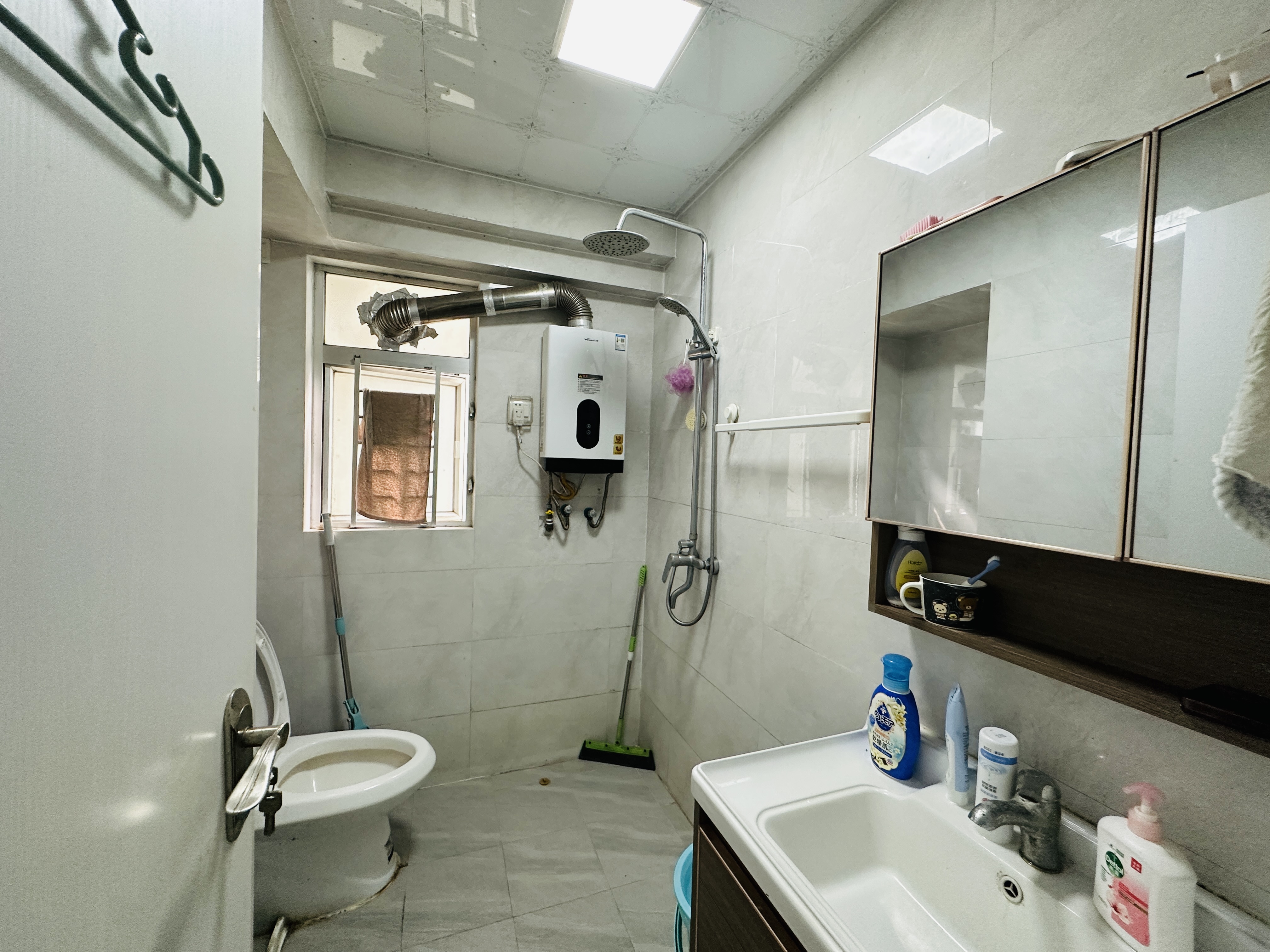 银谷苑 3室1厅2卫 110.0万 银谷苑 3室1厅2卫 110.0万卫生间