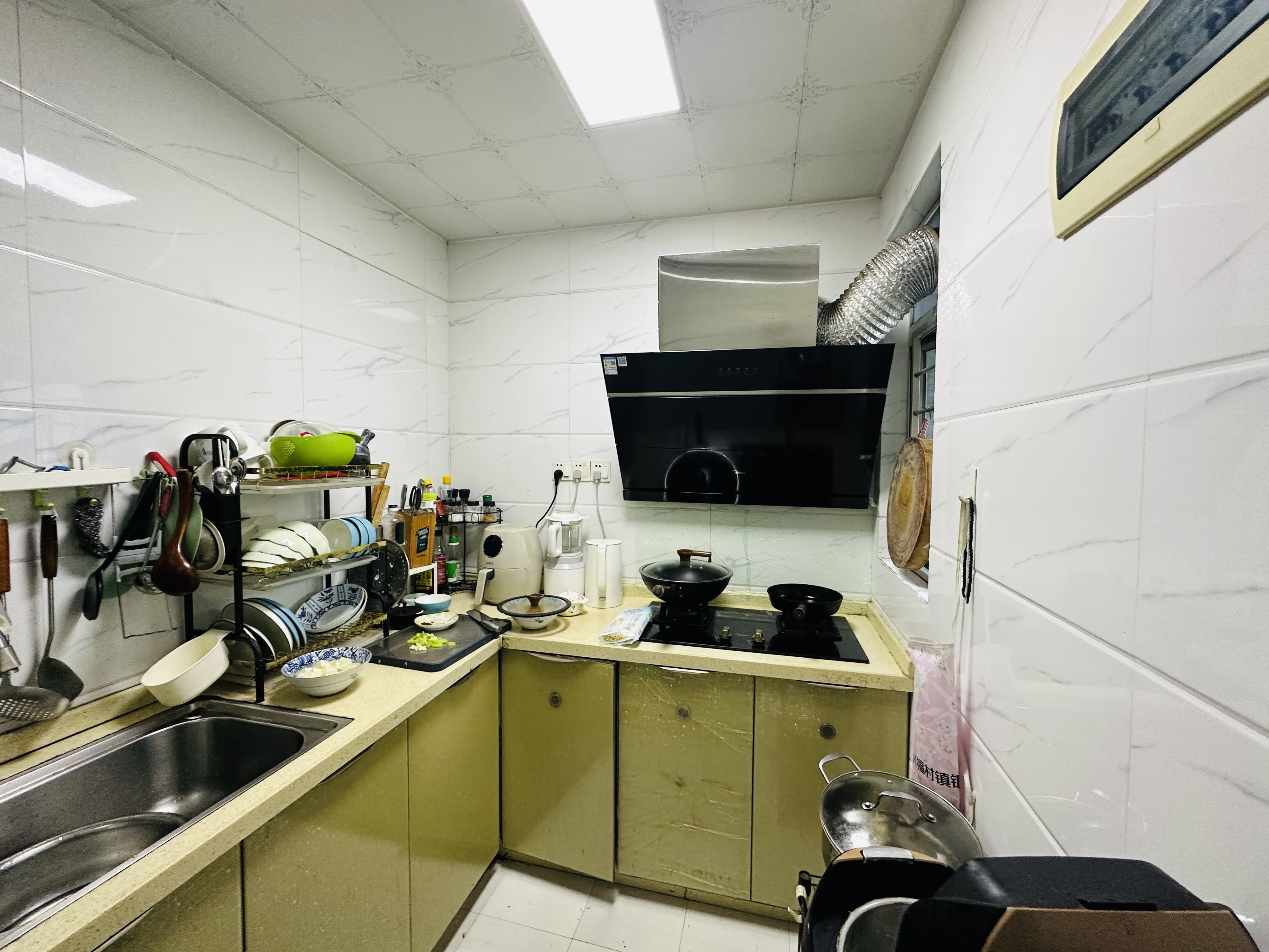 银谷苑 3室1厅2卫 110.0万 银谷苑 3室1厅2卫 110.0万厨房