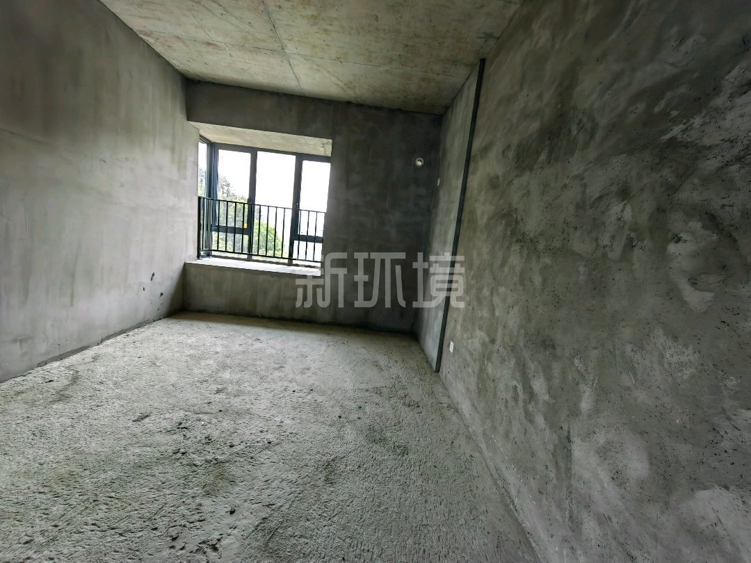 中建凤栖台  4室2厅2卫   65.00万客厅