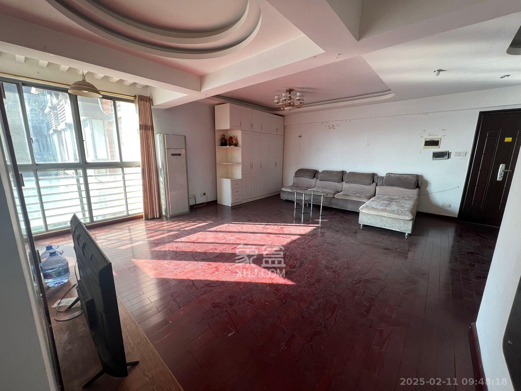 滨江君悦香邸  2室2厅1卫    2500.0元/月 滨江君悦香邸  2室2厅1卫    2500.0元/月室内图