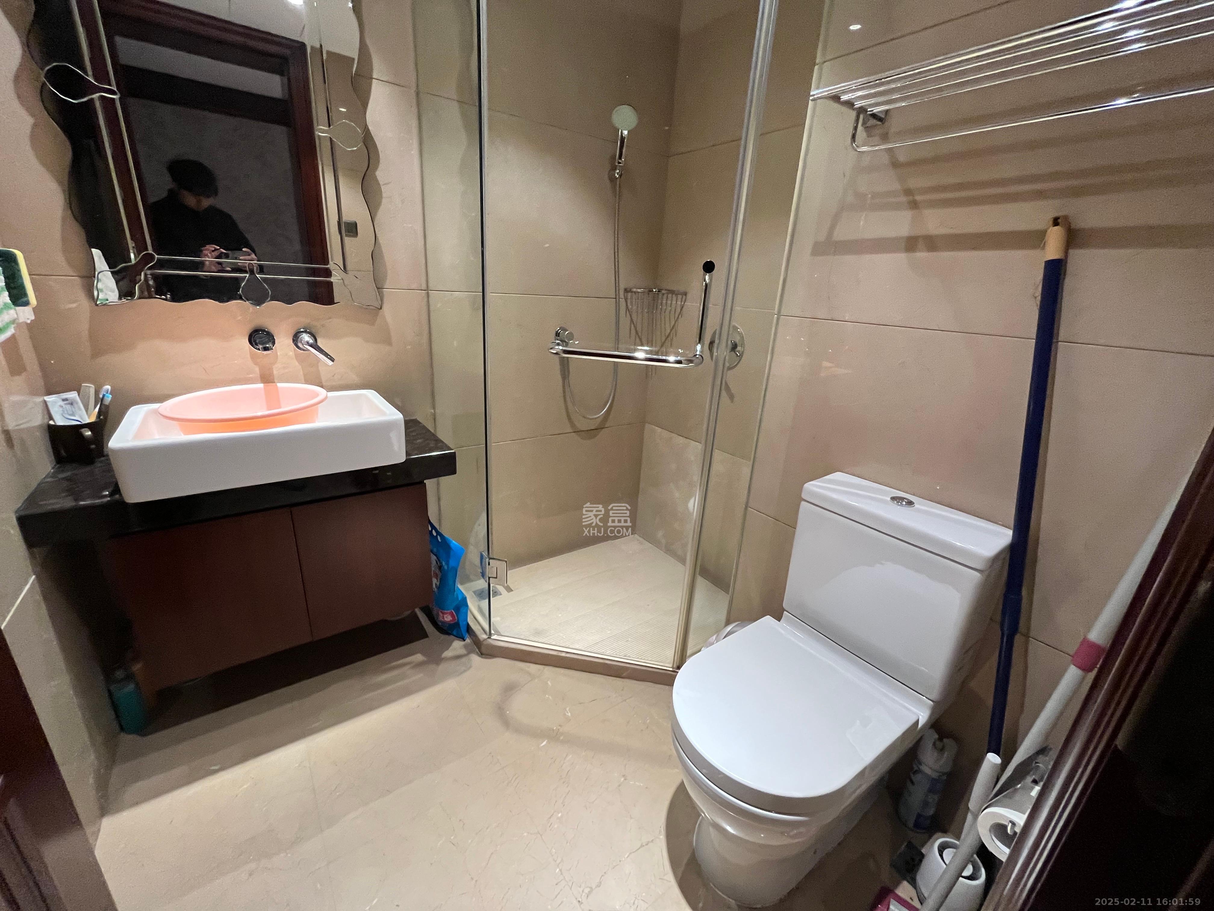 运达中央广场一、二期 4室2厅3卫 15000.0元/月 运达中央广场一、二期 4室2厅3卫 15000.0元/月室内图