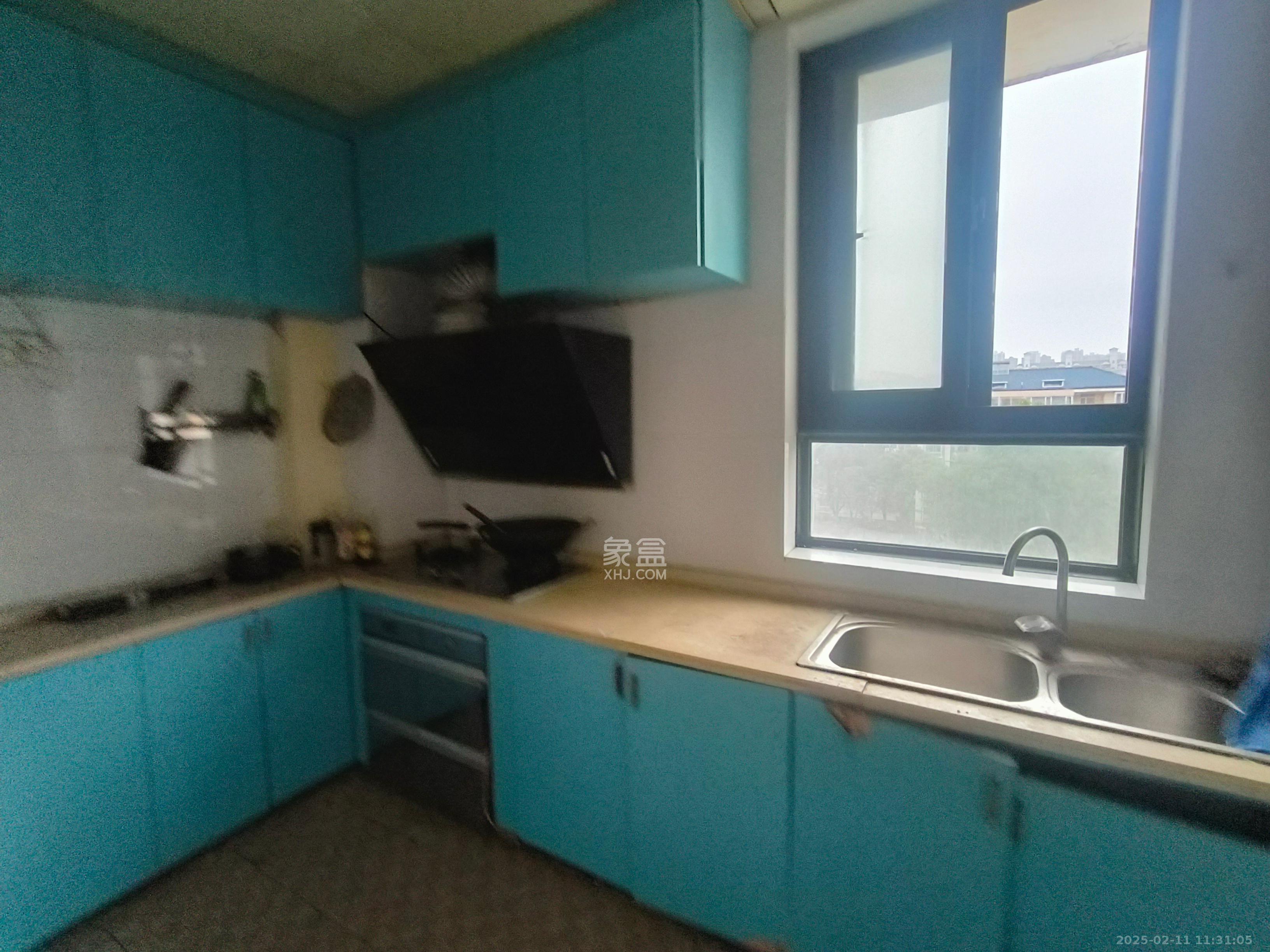 高鑫麓城  3室2厅2卫    2700.0元/月 高鑫麓城  3室2厅2卫    2700.0元/月室内图