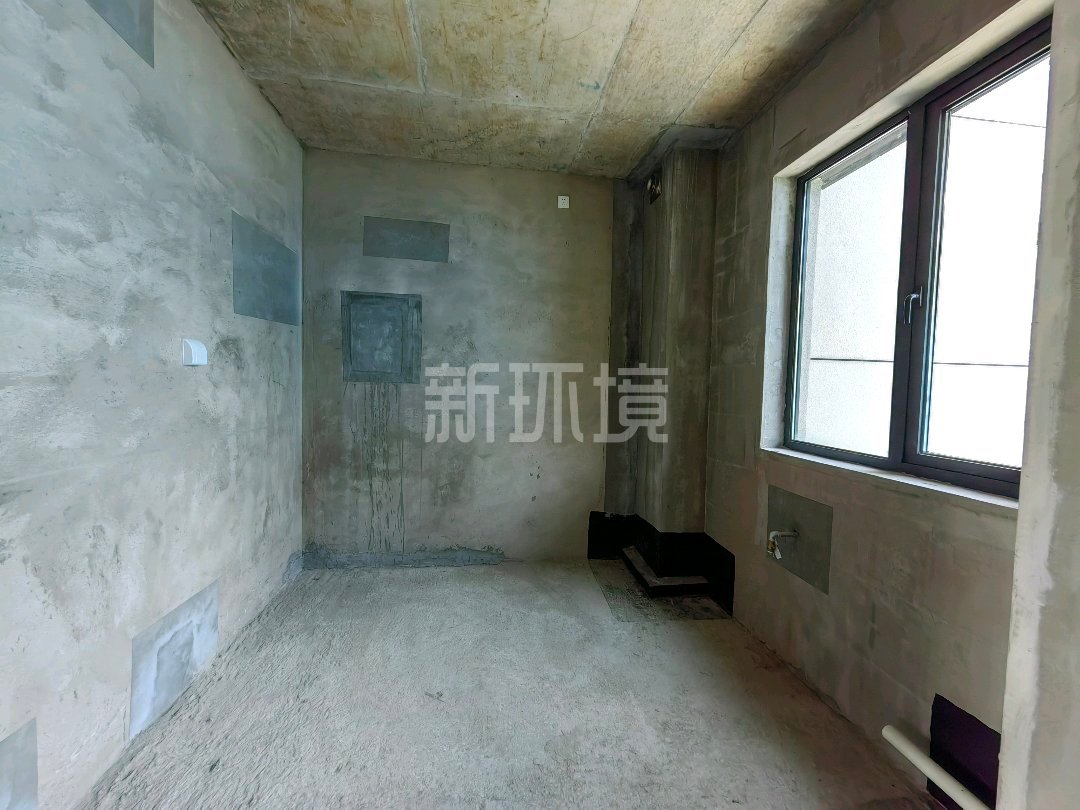 中建凤栖台  4室2厅2卫   65.00万客厅