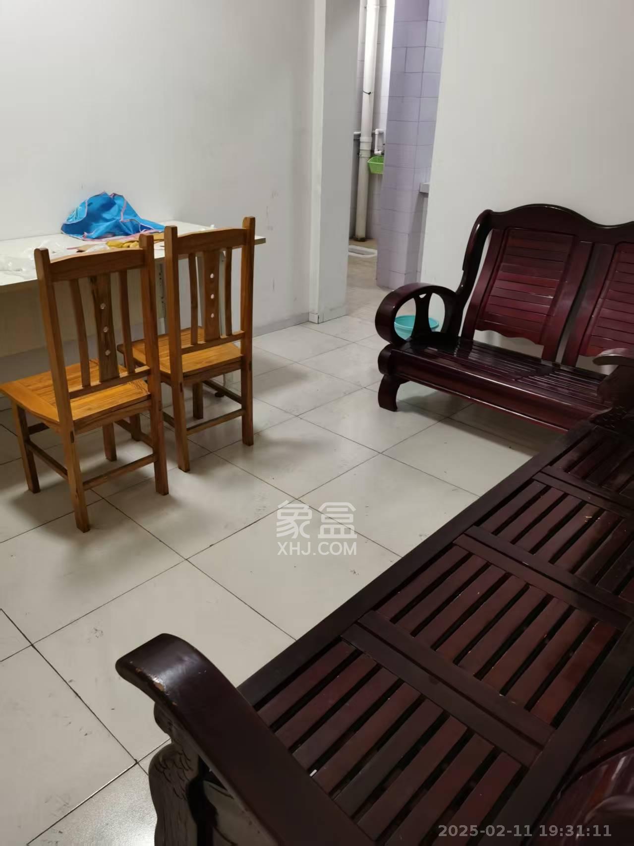 林科大教师单位房  3室2厅1卫   2100.00元/月室内图