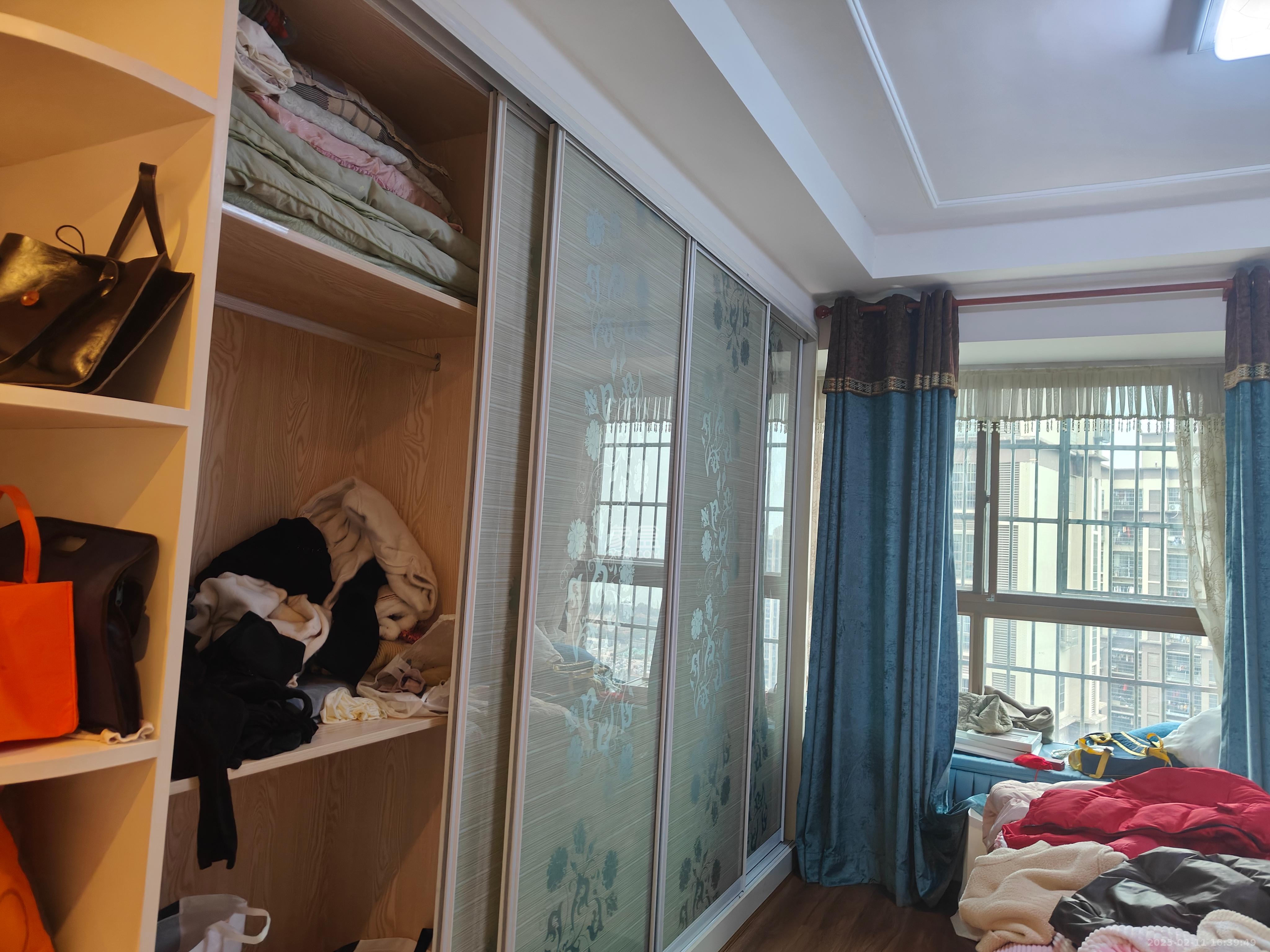 湖湾世景  5室2厅2卫   2700.00元/月室内图