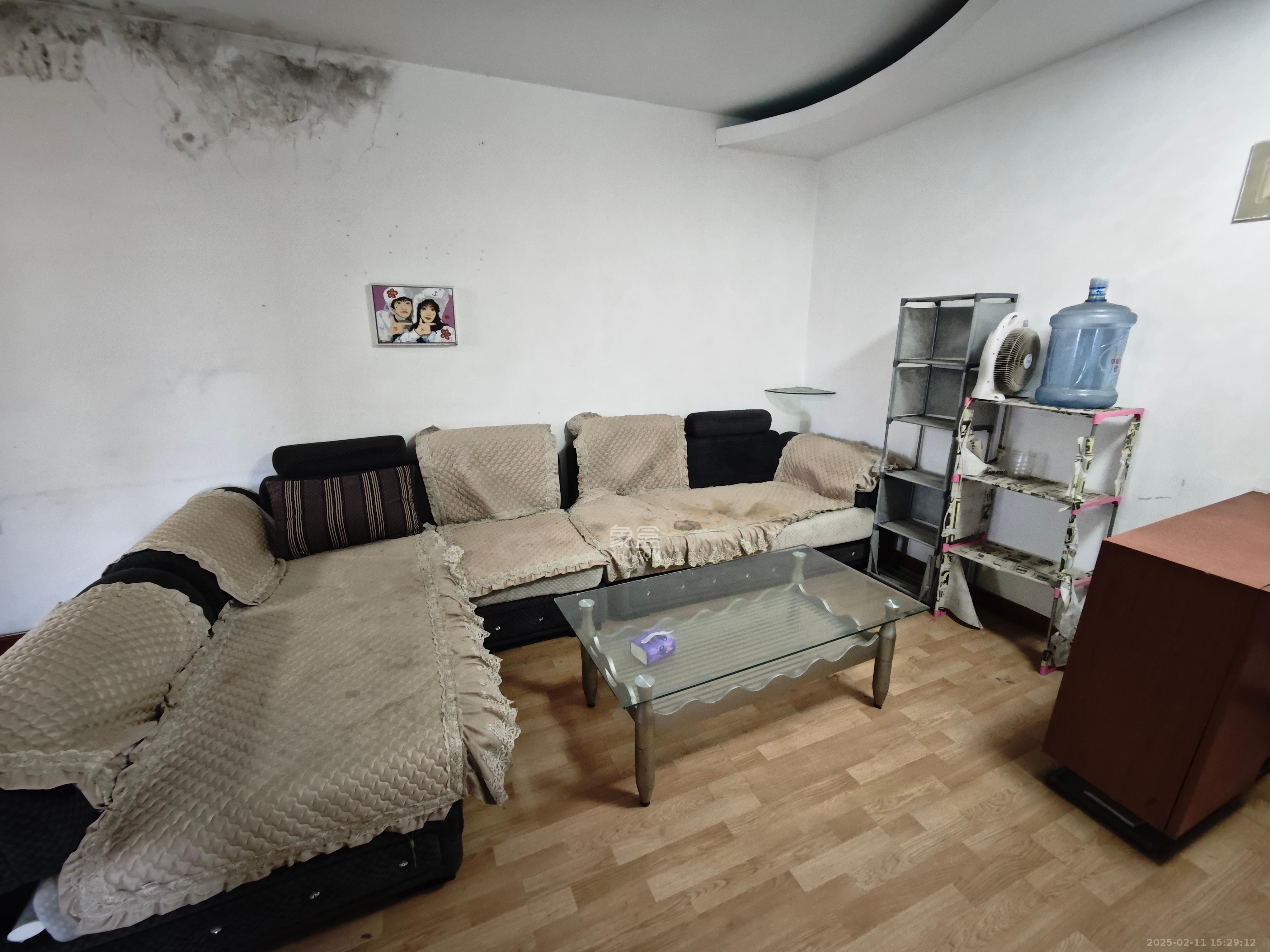 新天小区 3室2厅1卫 1300.0元/月 新天小区 3室2厅1卫 1300.0元/月室内图