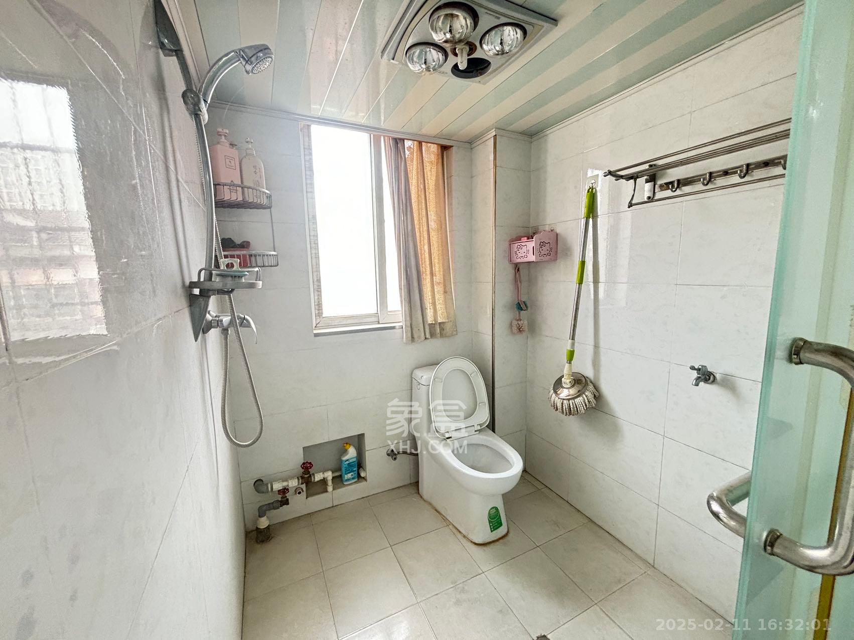 湘樟园小区(湘樟家园) 3室2厅2卫 1400.0元/月 湘樟园小区(湘樟家园) 3室2厅2卫 1400.0元/月室内图