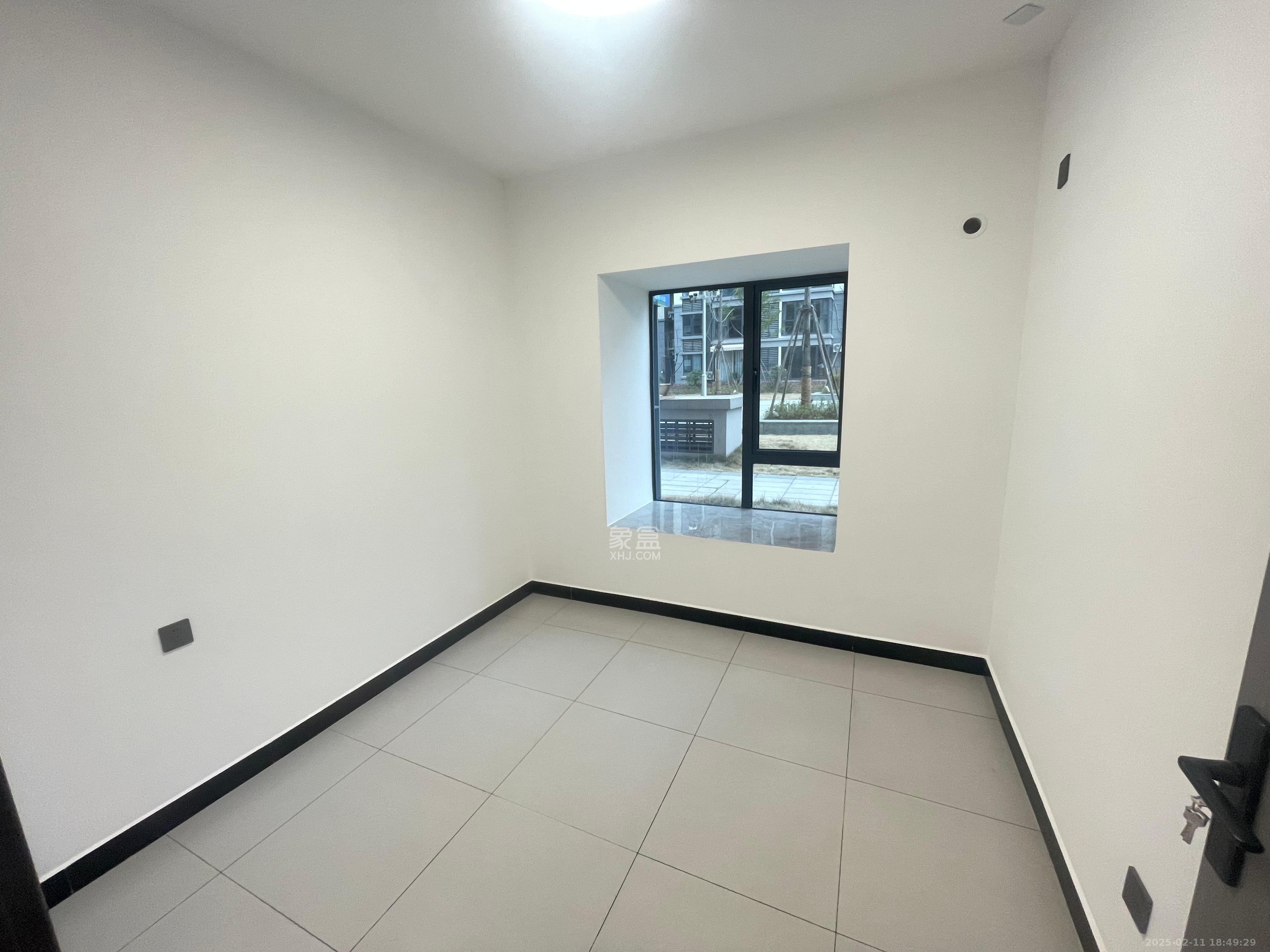 惟智园安置小区 4室2厅2卫 2800.0元/月 惟智园安置小区 4室2厅2卫 2800.0元/月室内图