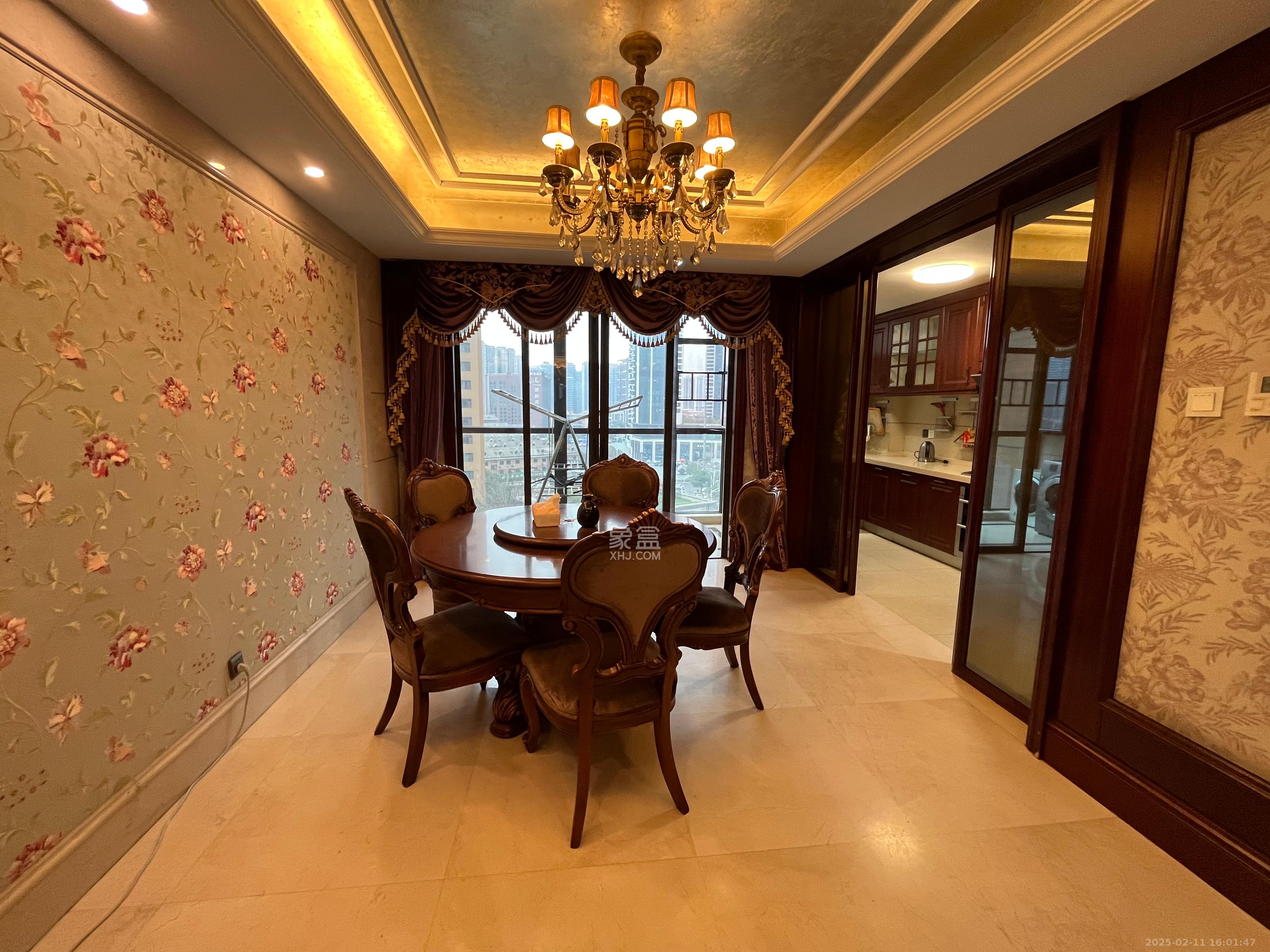 运达中央广场一、二期 4室2厅3卫 15000.0元/月 运达中央广场一、二期 4室2厅3卫 15000.0元/月室内图