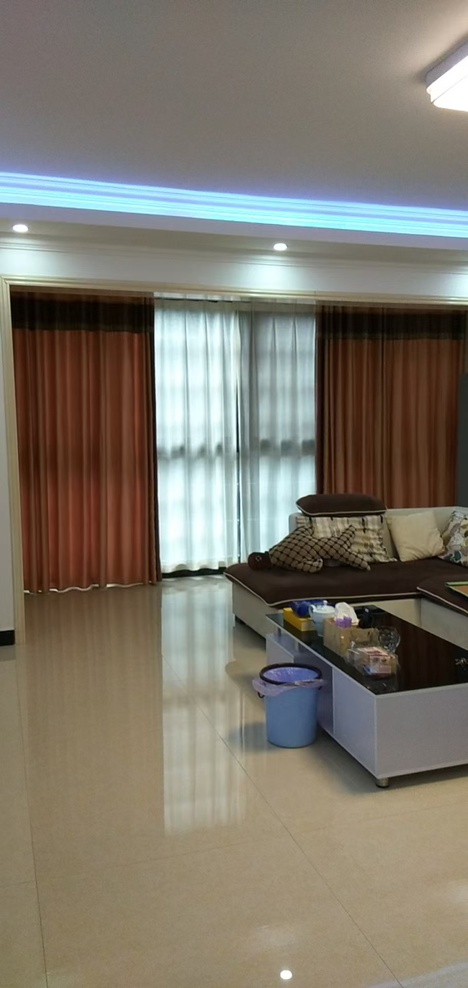 华天城小区 3室2厅2卫 2200.0元/月 华天城小区 3室2厅2卫 2200.0元/月室内图