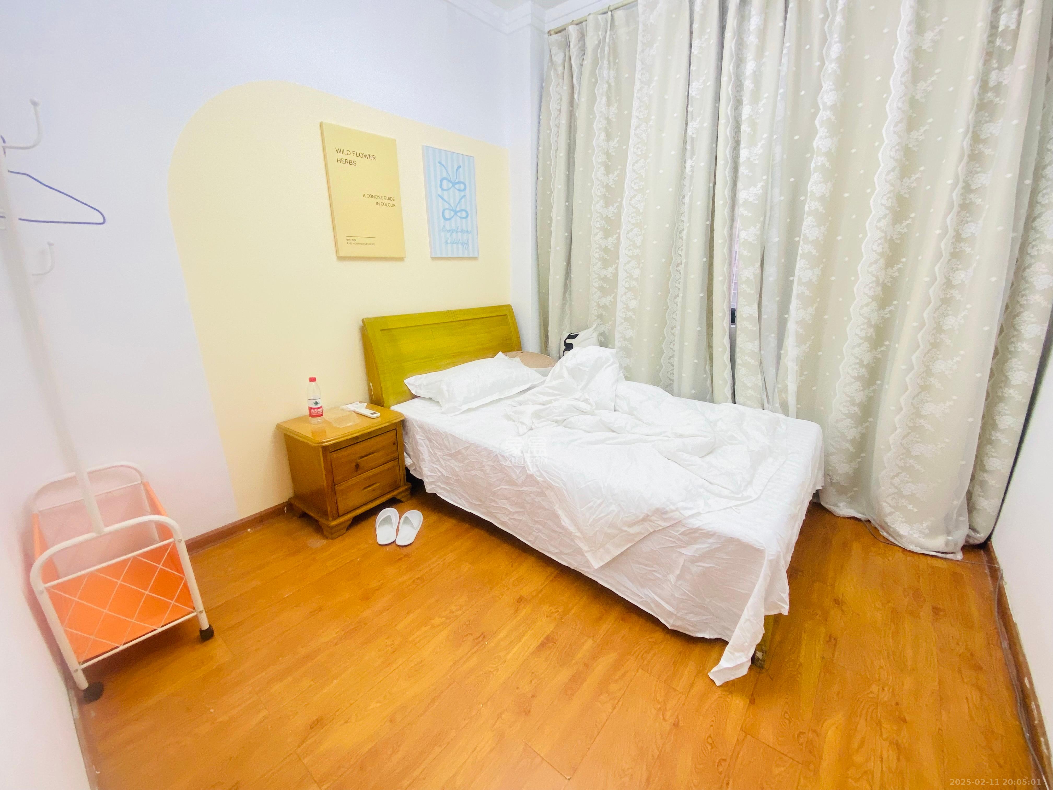 湖韵佳苑  2室2厅1卫    1600.0元/月室内图1